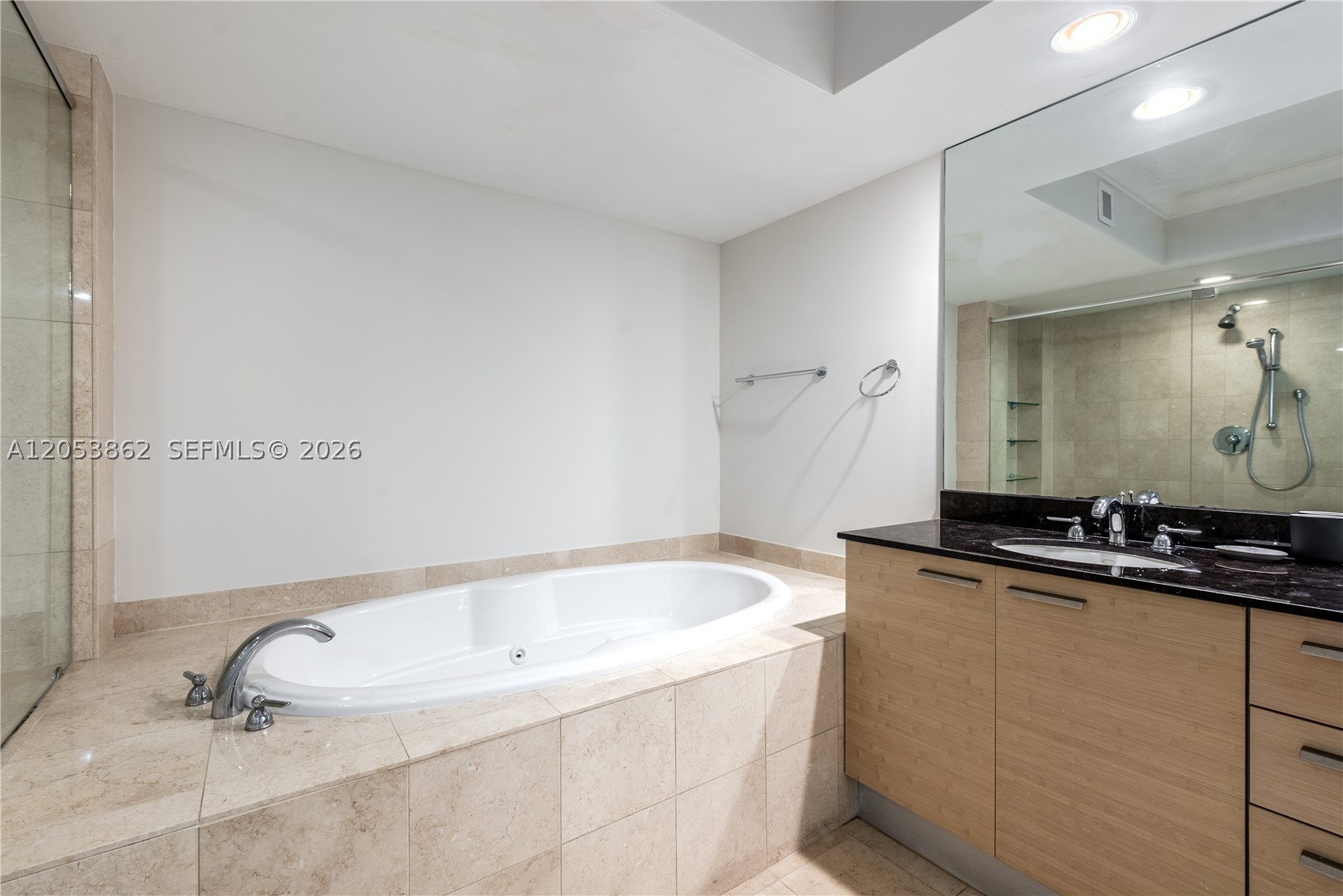 image Beach Club 225