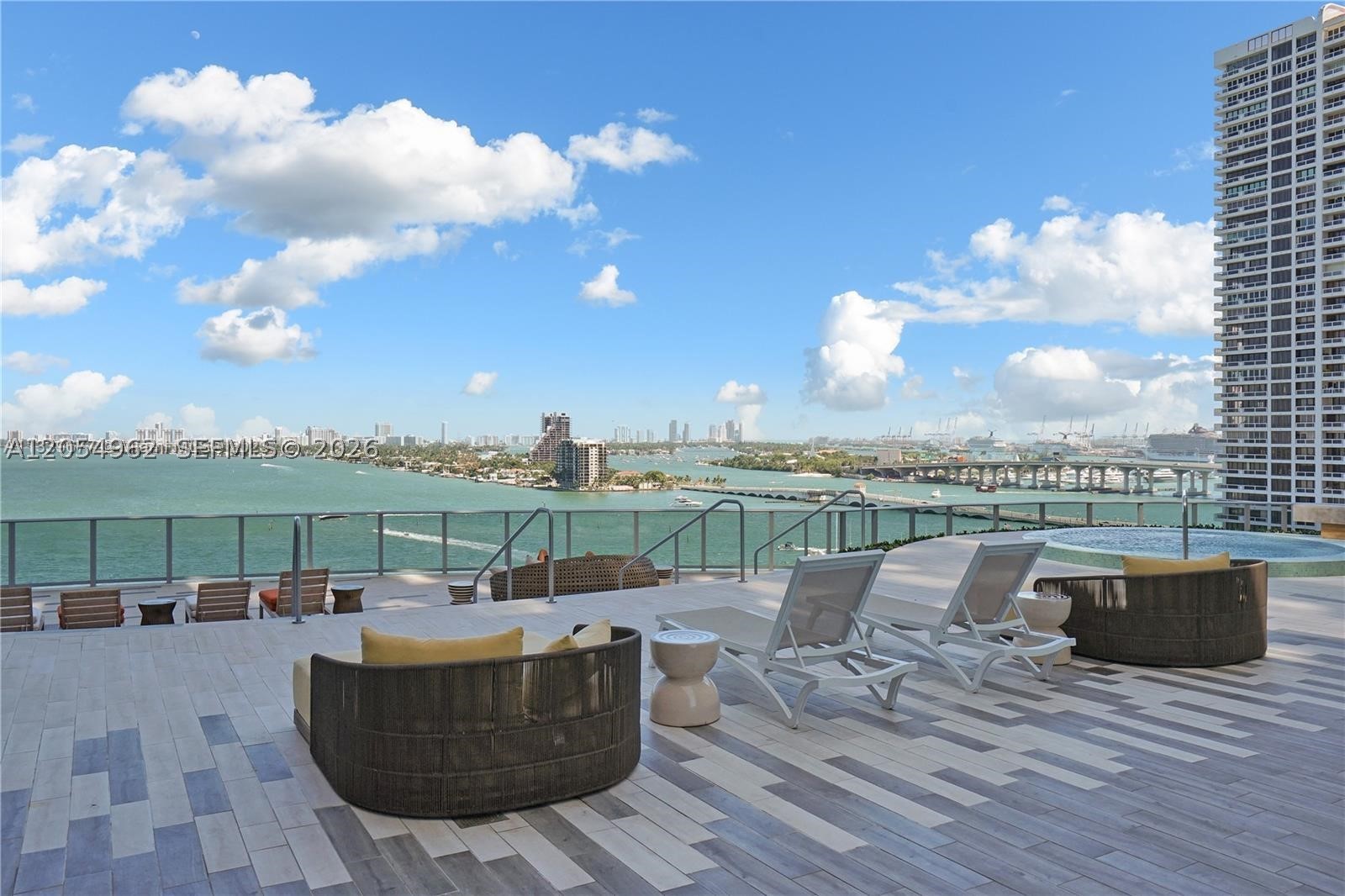 image Aria on the Bay37