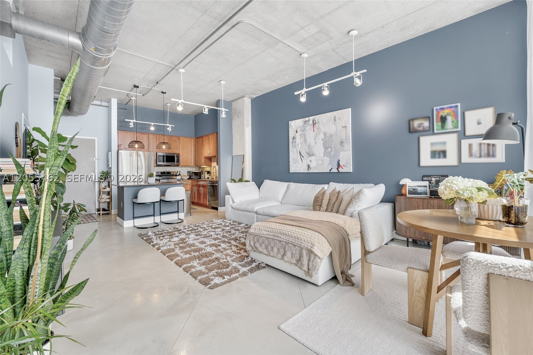 image Cite on the Bay West9