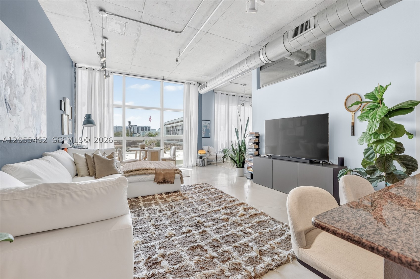 image Cite on the Bay West4