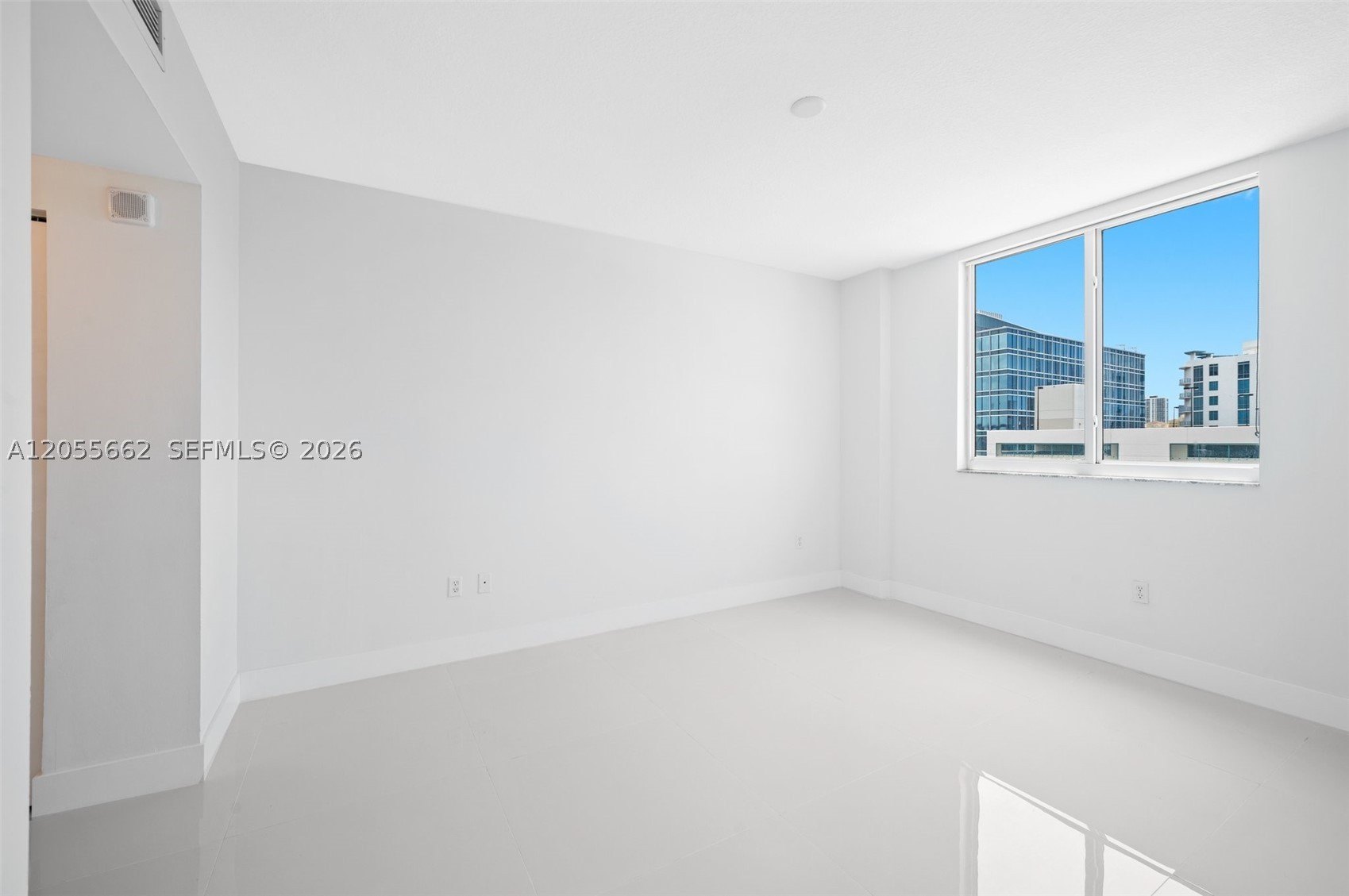 image The Venture at Aventura16