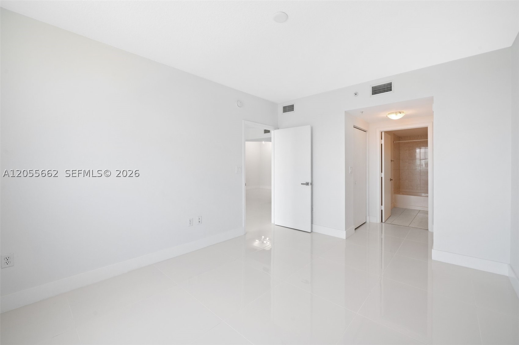 image The Venture at Aventura18