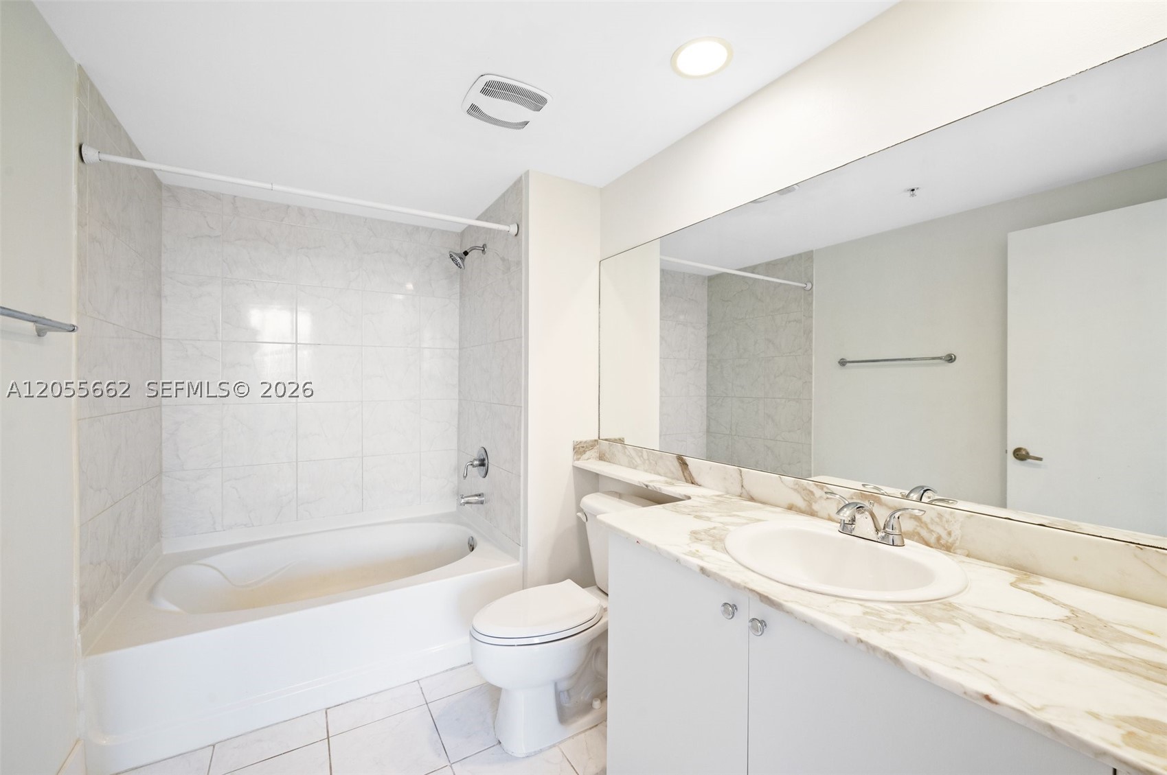 image The Venture at Aventura19