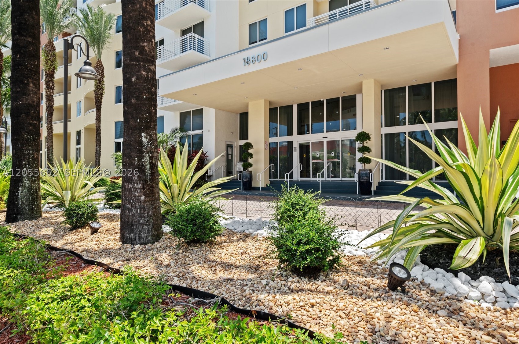 image The Venture at Aventura2