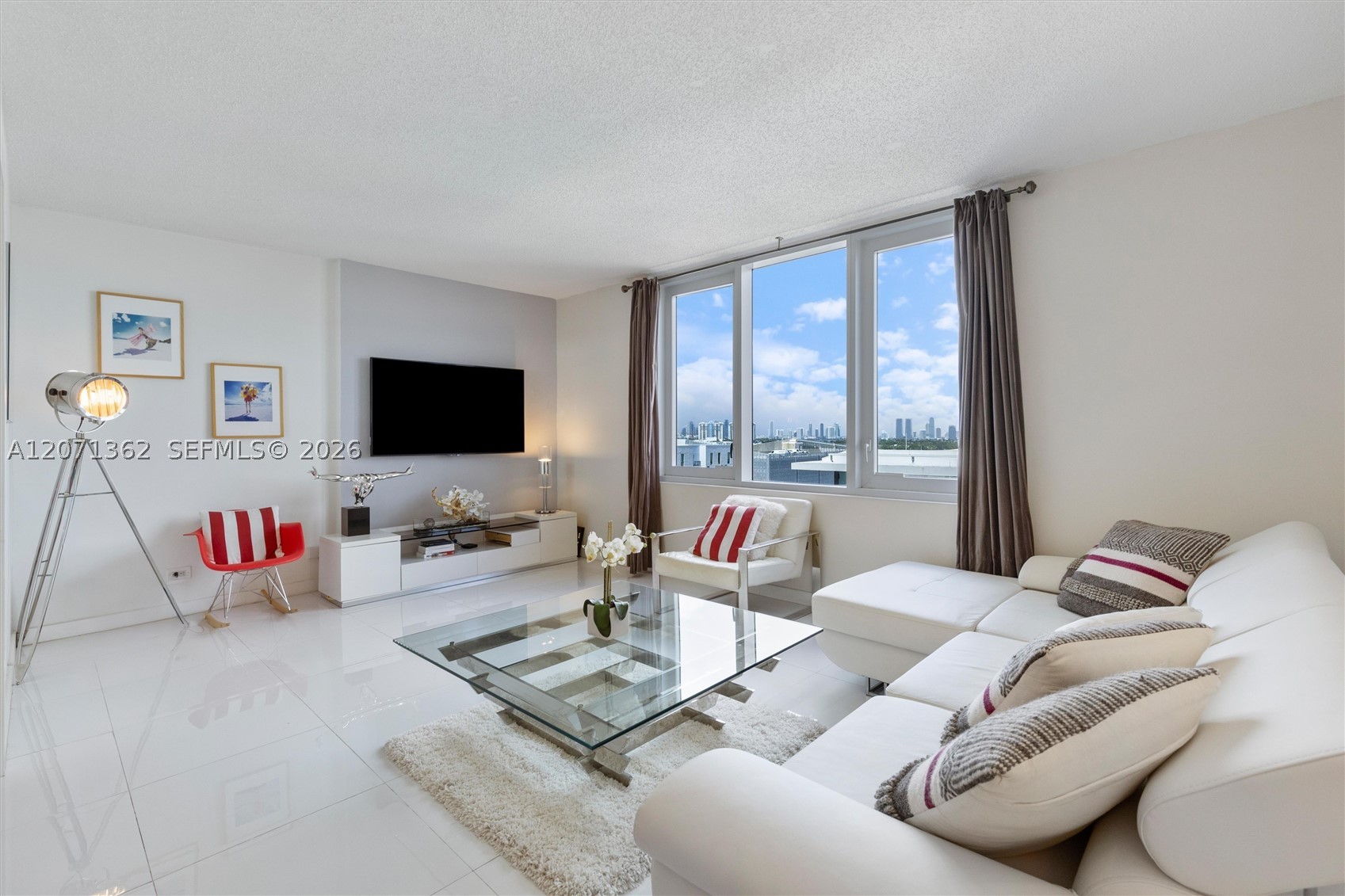 2301 Collins Ave #931