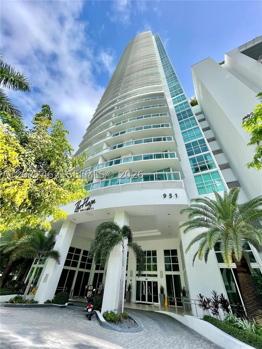 951 Brickell Ave #3403