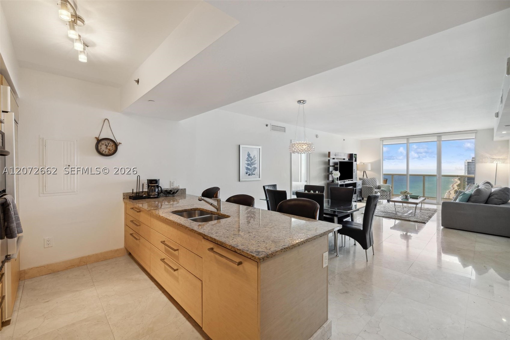 image Beach Club 212