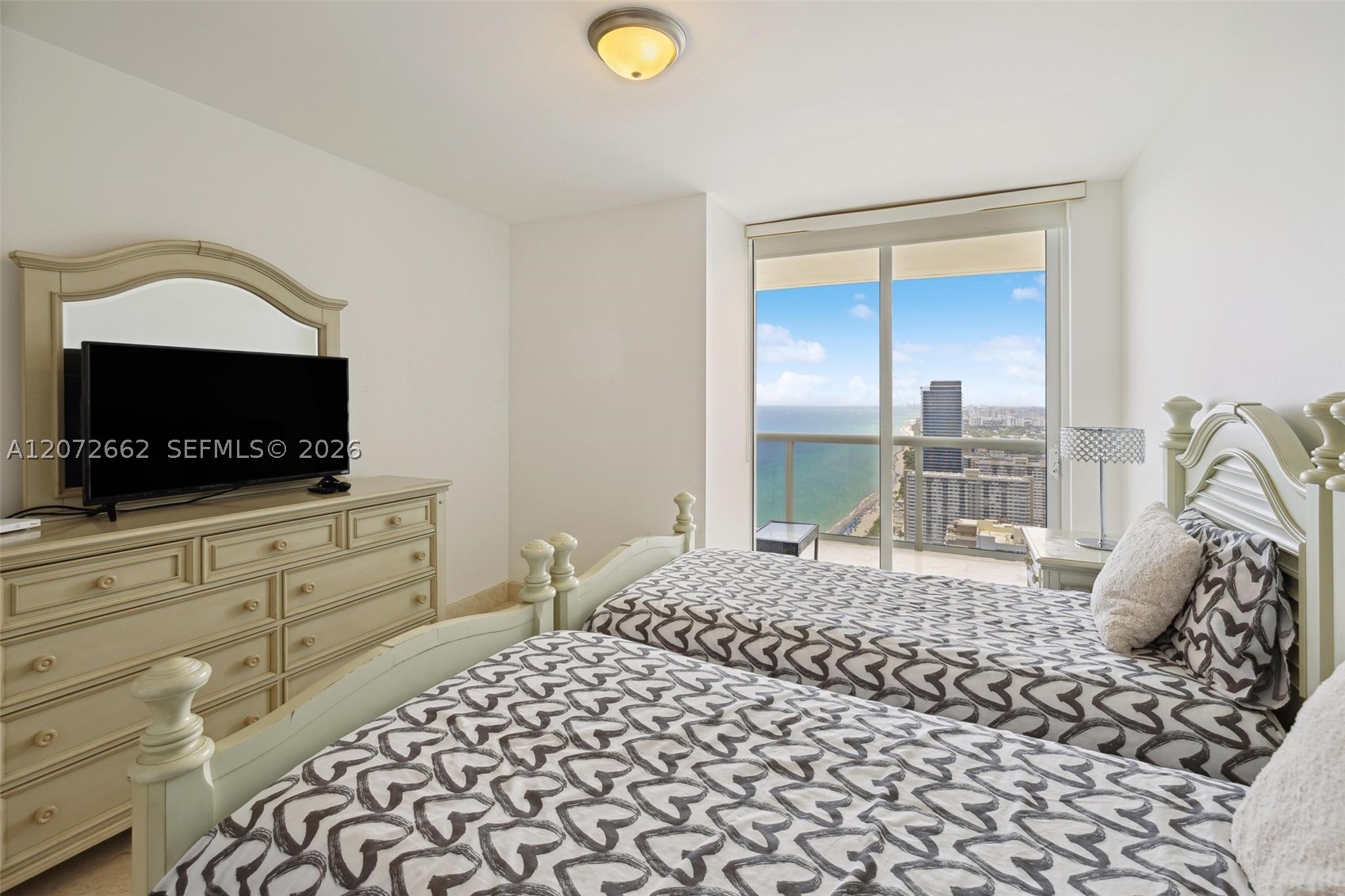 image Beach Club 222