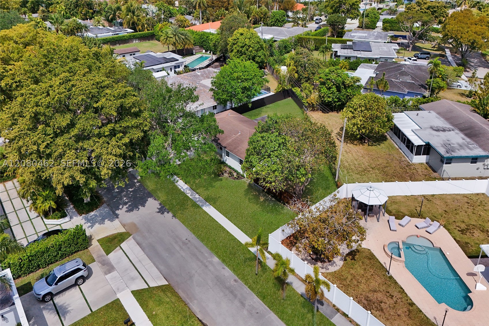 2125 Alamanda Dr North Miami, FL 33181