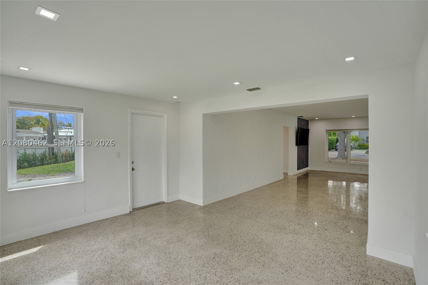 2125 Alamanda Dr North Miami, FL 33181
