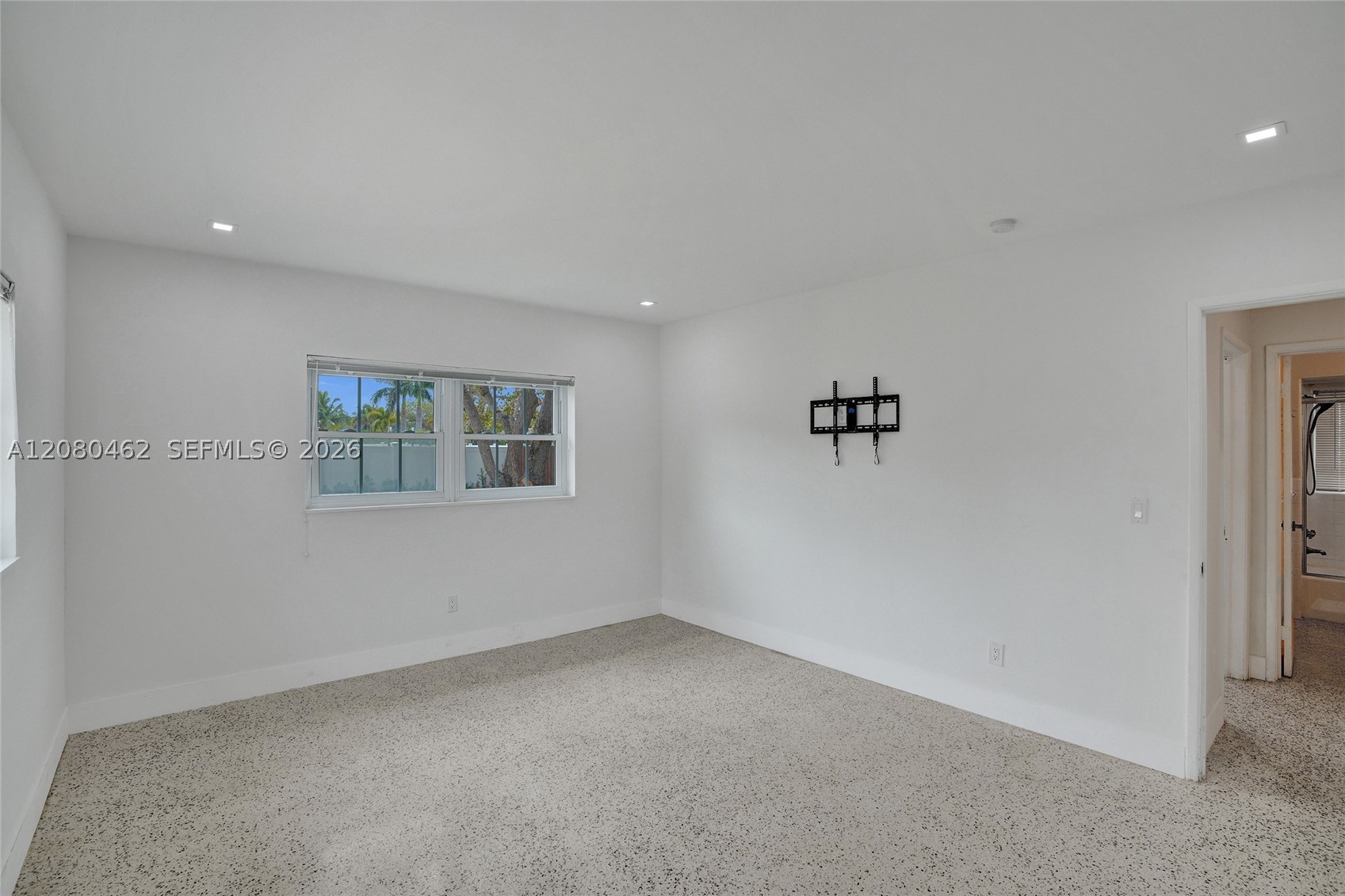 2125 Alamanda Dr North Miami, FL 33181