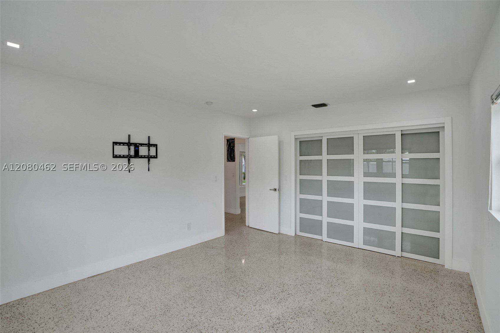 2125 Alamanda Dr North Miami, FL 33181