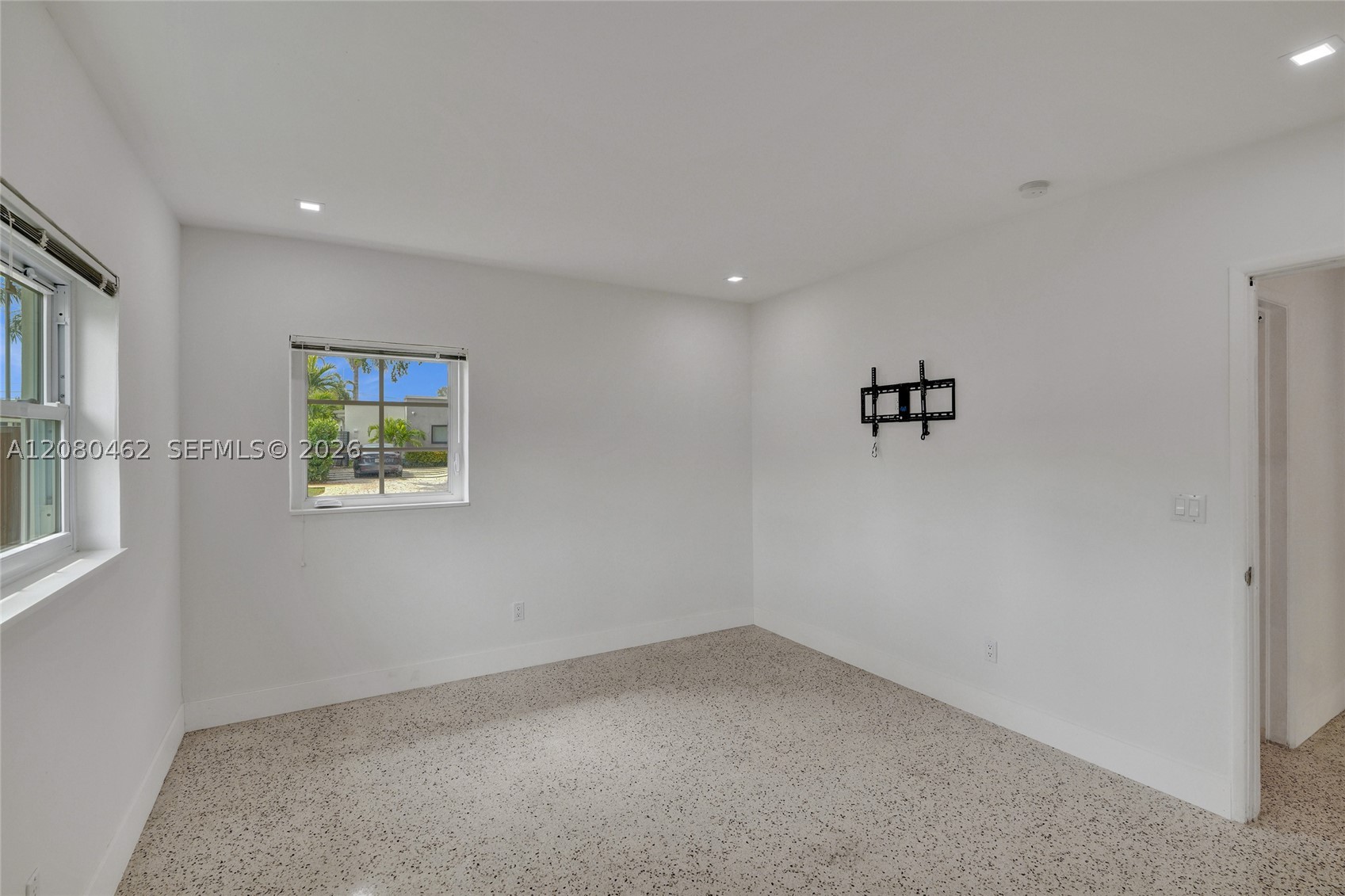 2125 Alamanda Dr North Miami, FL 33181
