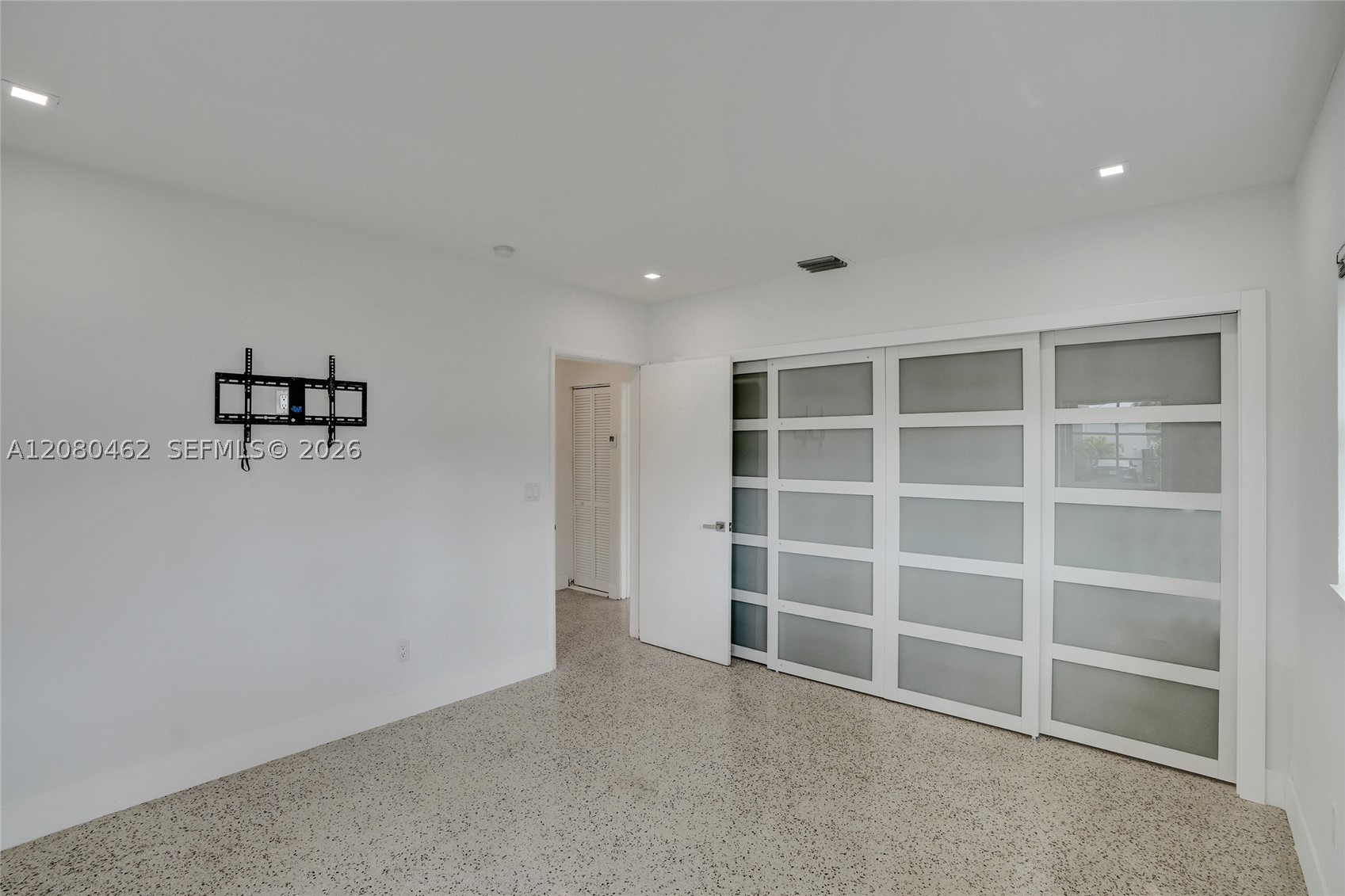 2125 Alamanda Dr North Miami, FL 33181