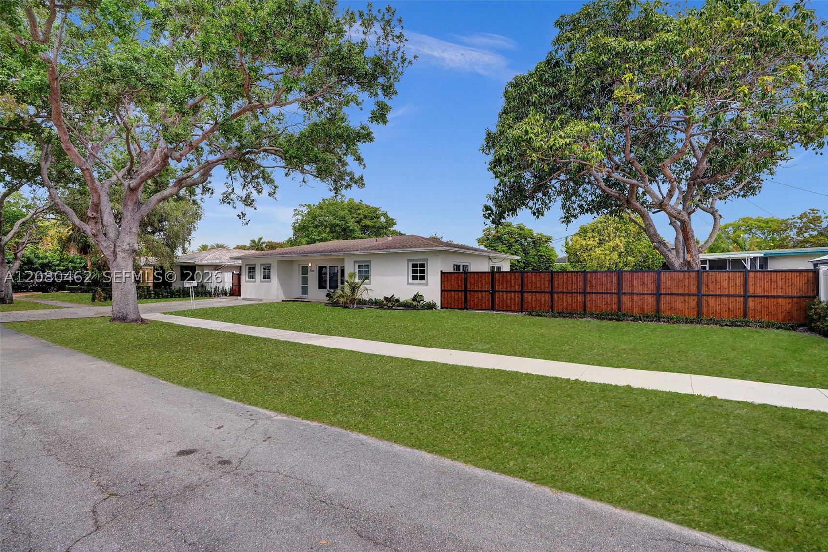 2125 Alamanda Dr North Miami, FL 33181