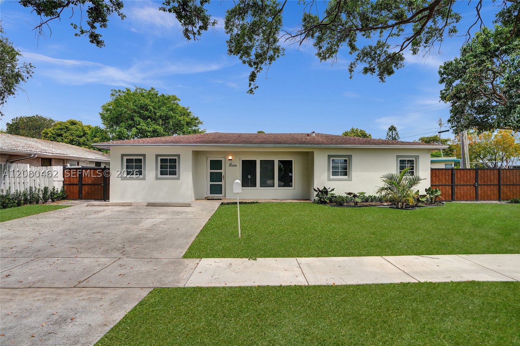 2125 Alamanda Dr North Miami, FL 33181