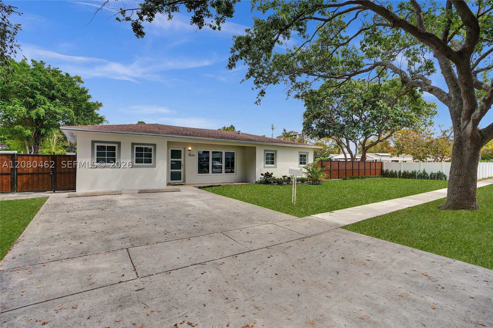 2125 Alamanda Dr North Miami, FL 33181