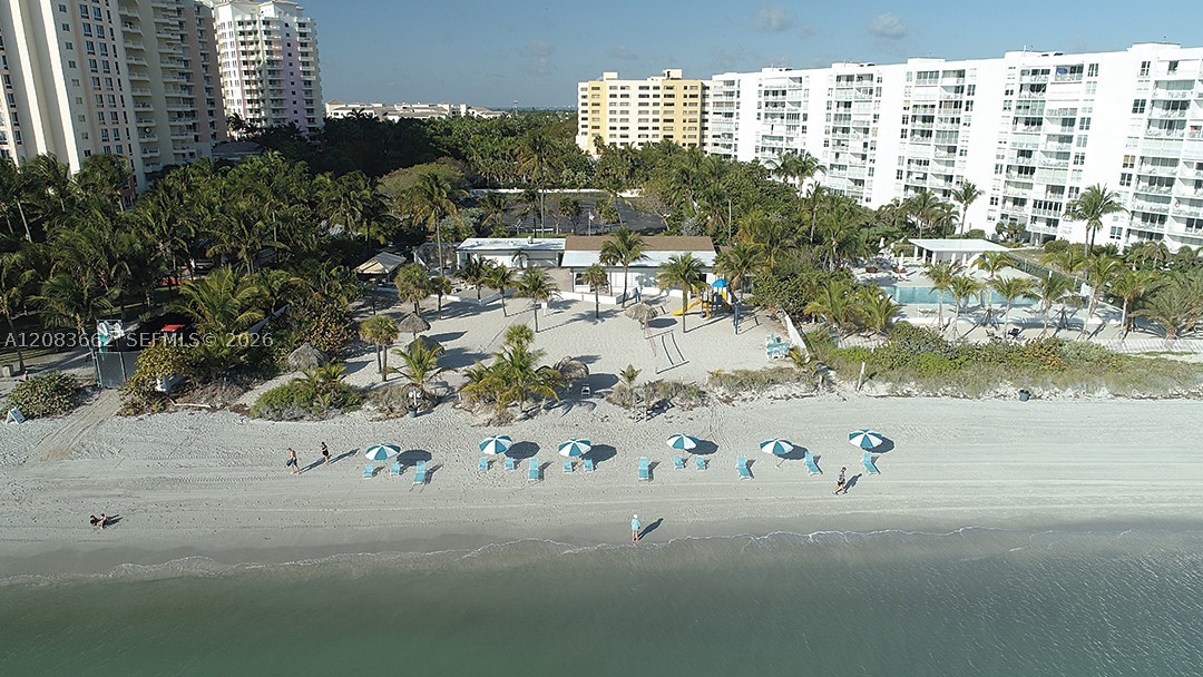 225 W Heather Dr #225 Key Biscayne, FL 33149