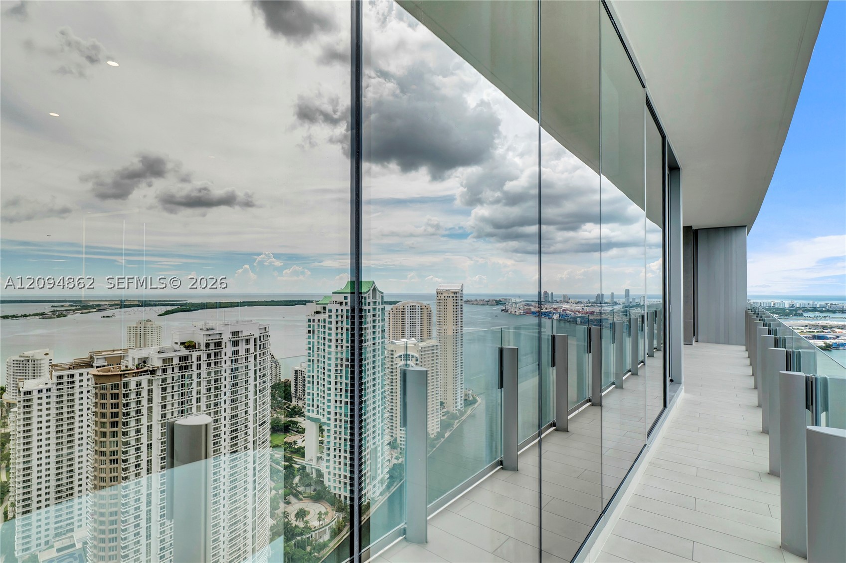 image Aston Martin Residences33