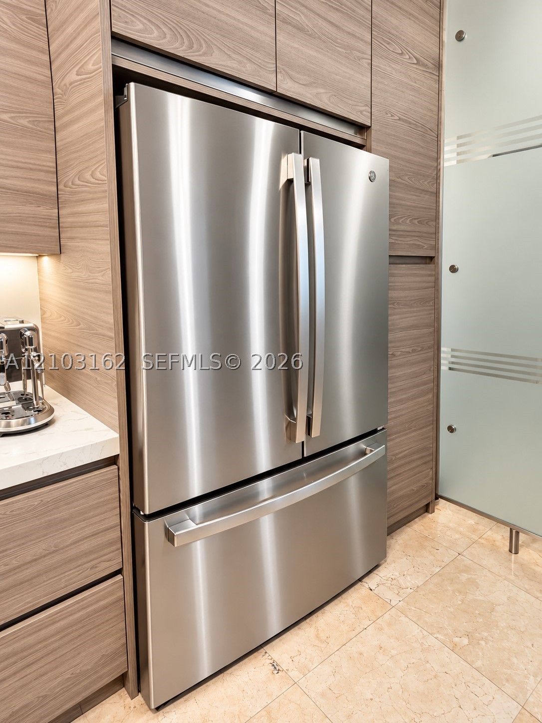 9055 SW 73rd Ct #2402 Miami, FL 33156