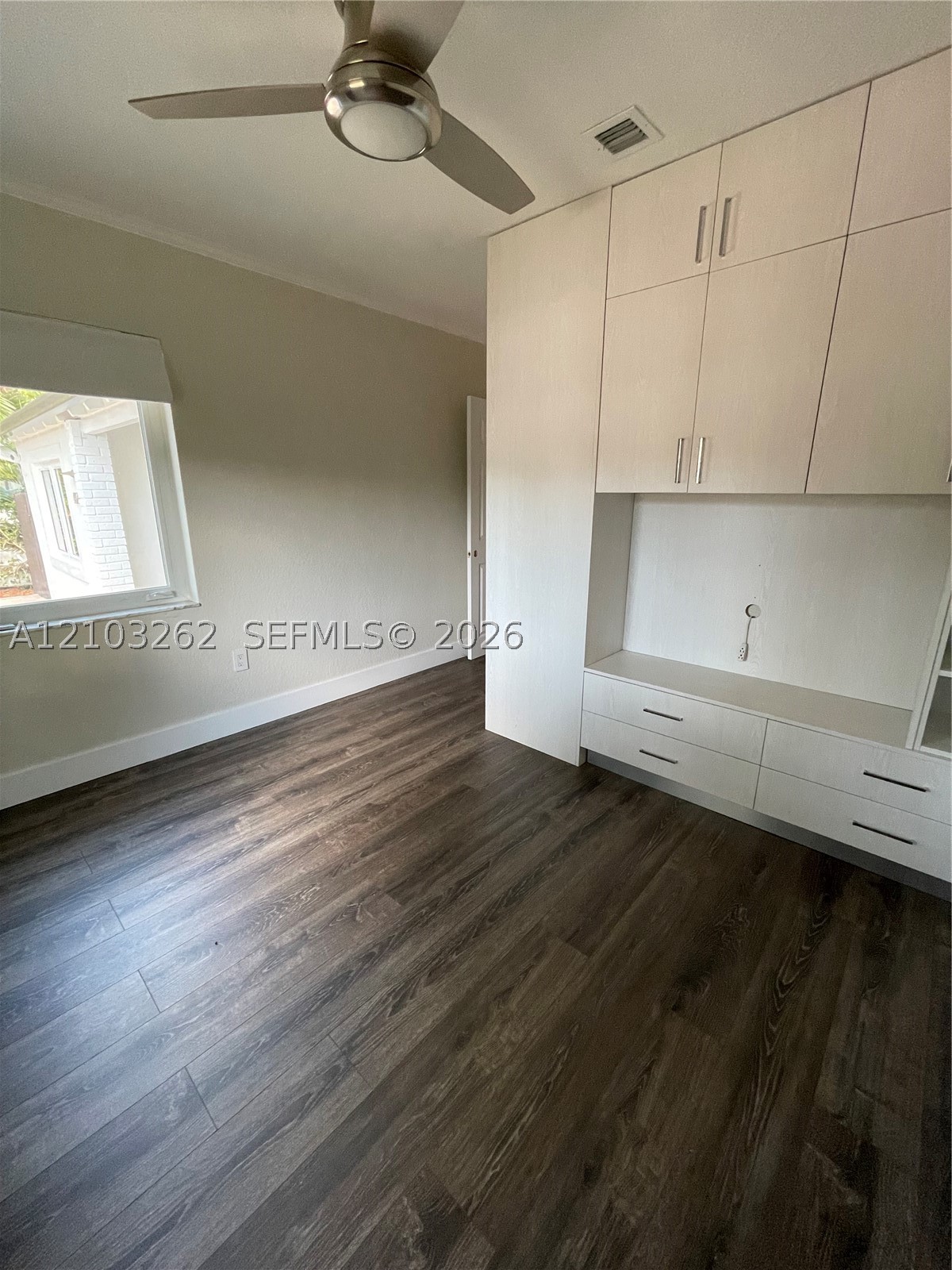 6129 SW 28th St Miami, FL 33155