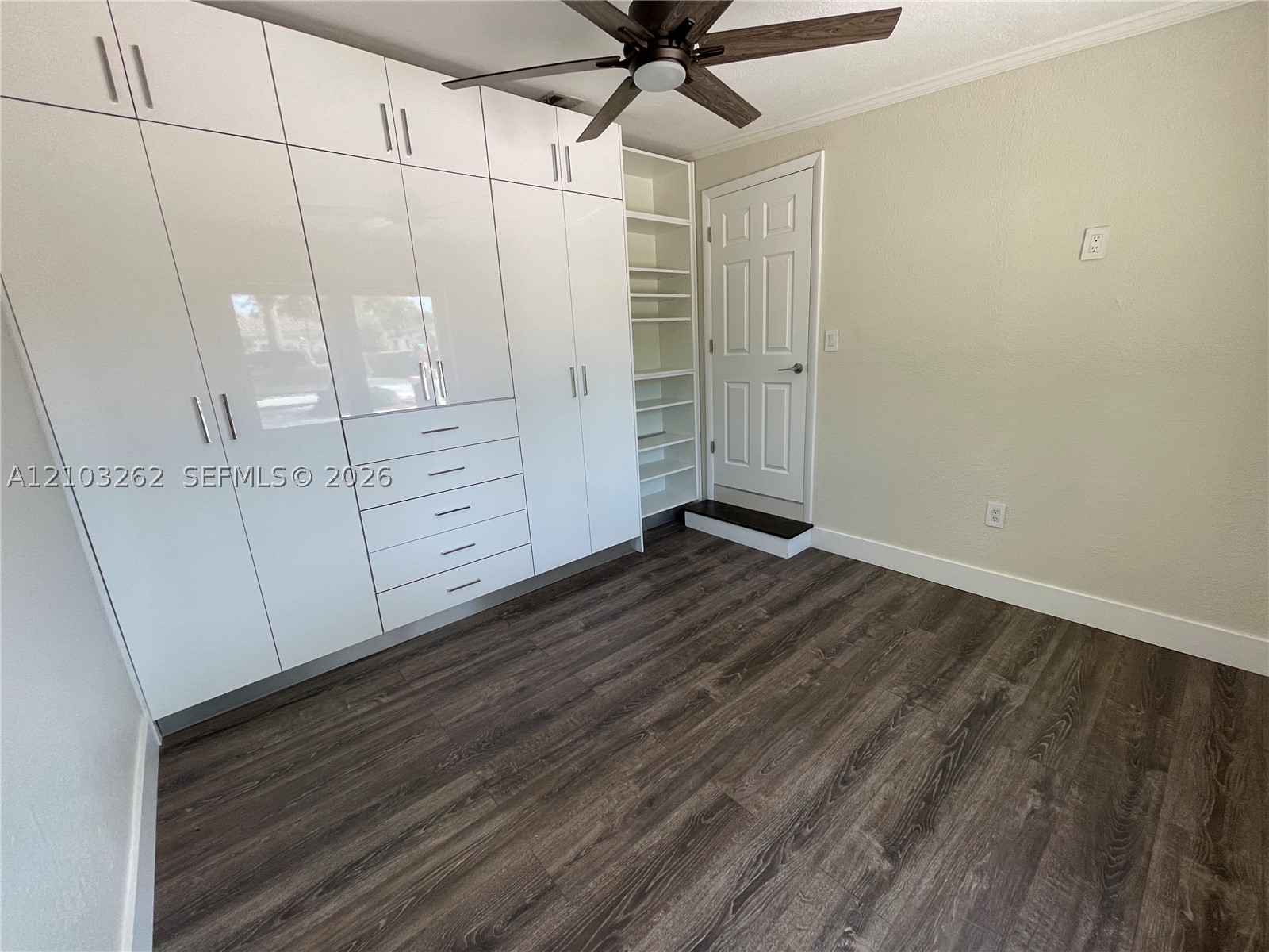 6129 SW 28th St Miami, FL 33155