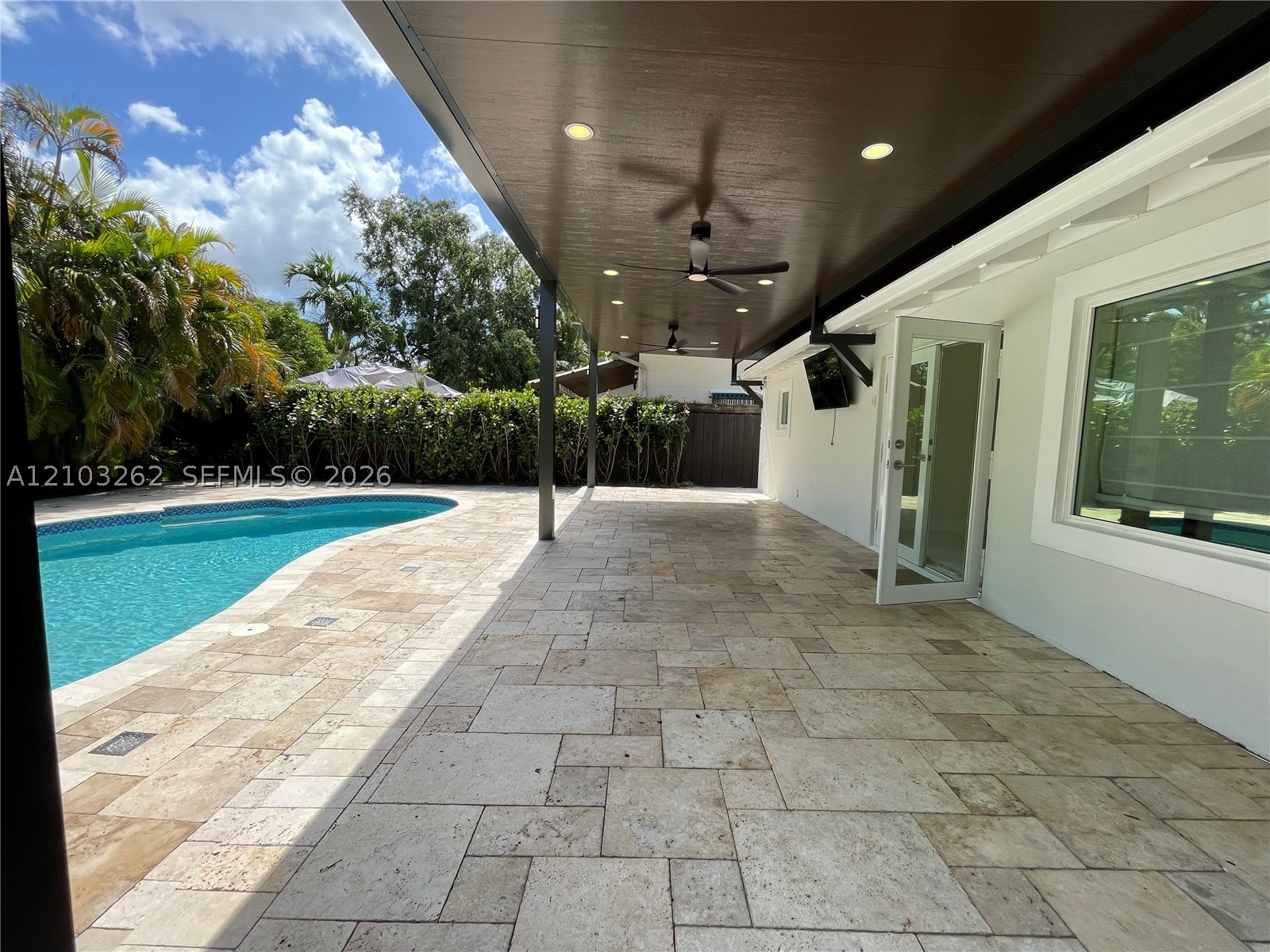 6129 SW 28th St Miami, FL 33155