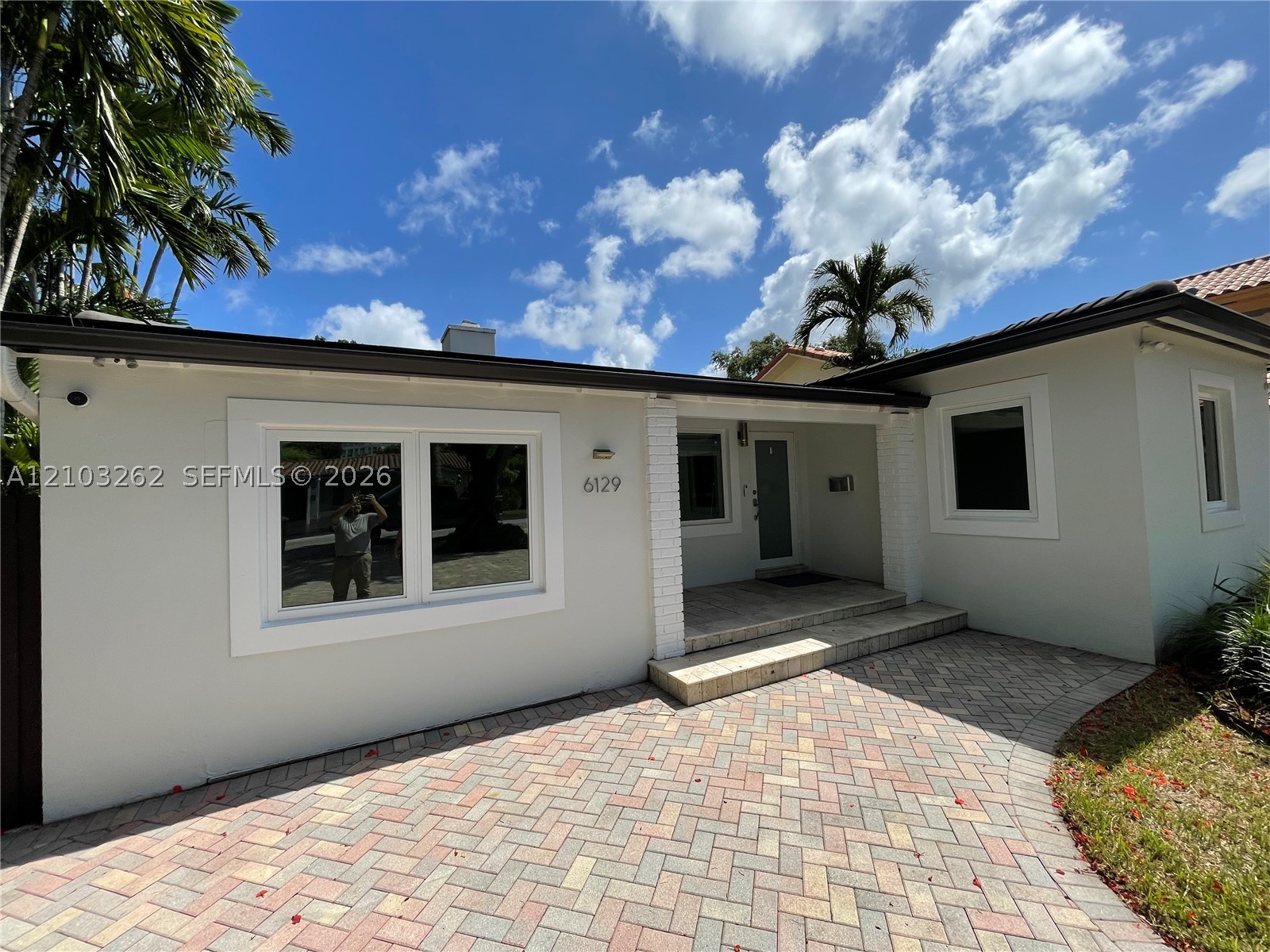 6129 SW 28th St Miami, FL 33155
