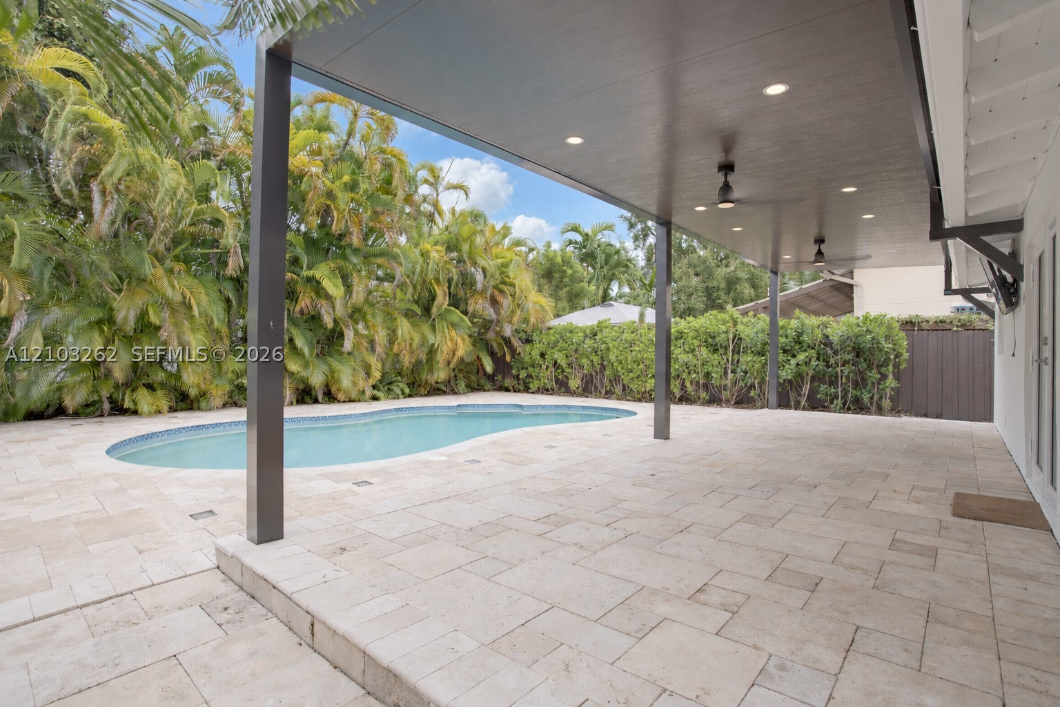 6129 SW 28th St Miami, FL 33155
