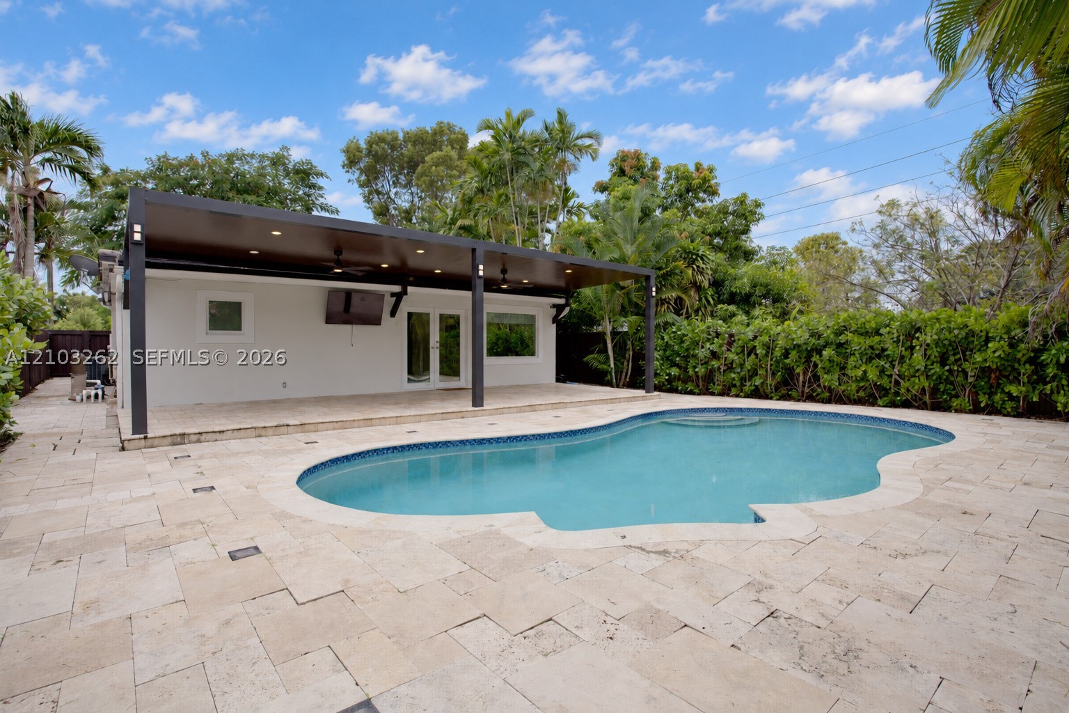 6129 SW 28th St Miami, FL 33155