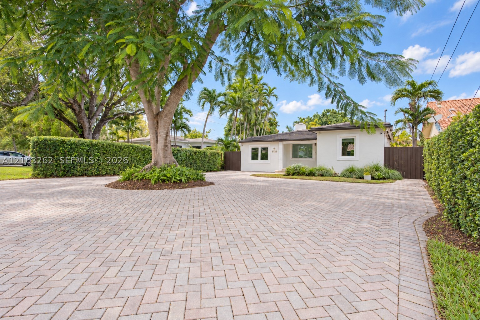 6129 SW 28th St Miami, FL 33155