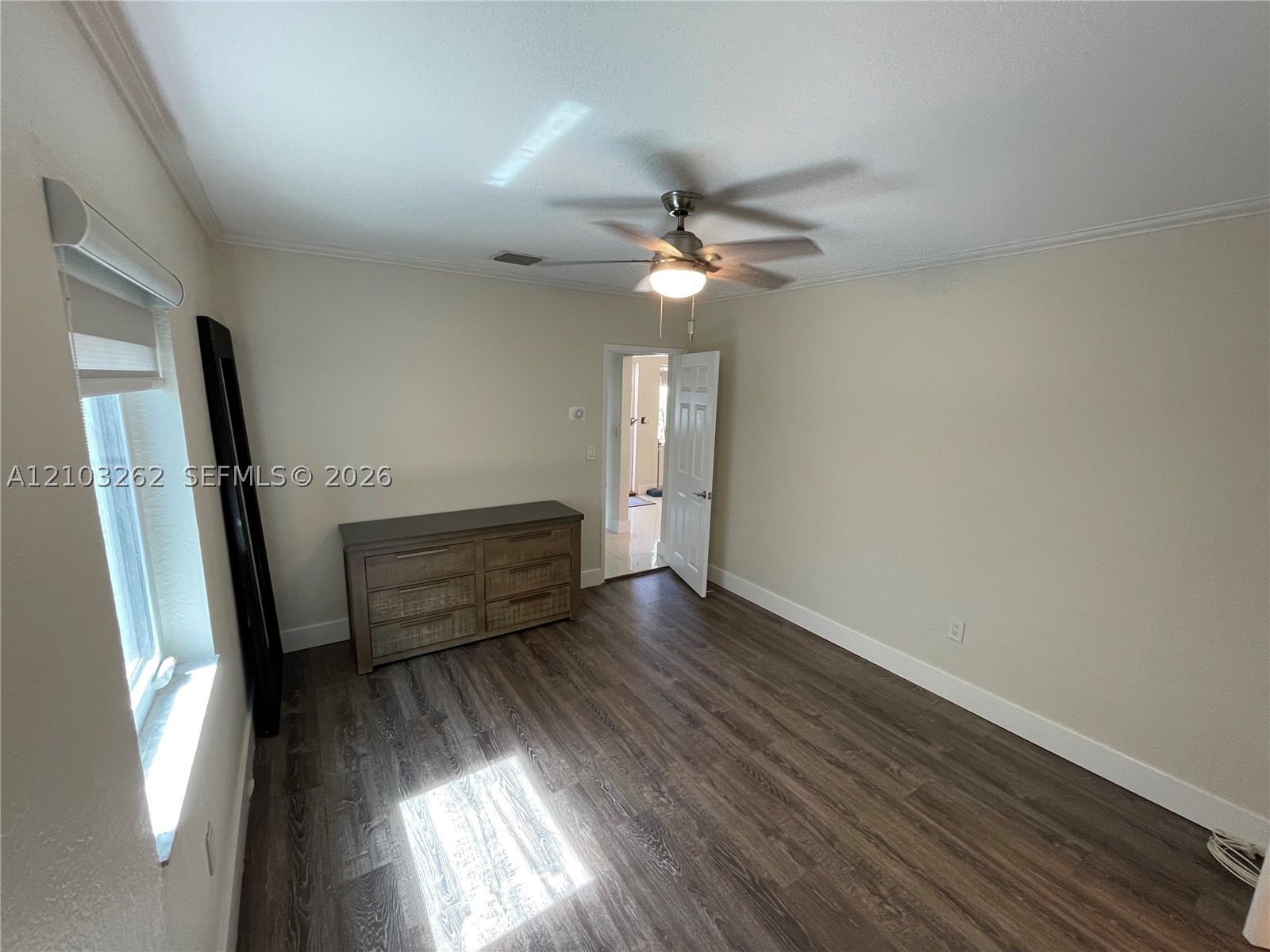6129 SW 28th St Miami, FL 33155