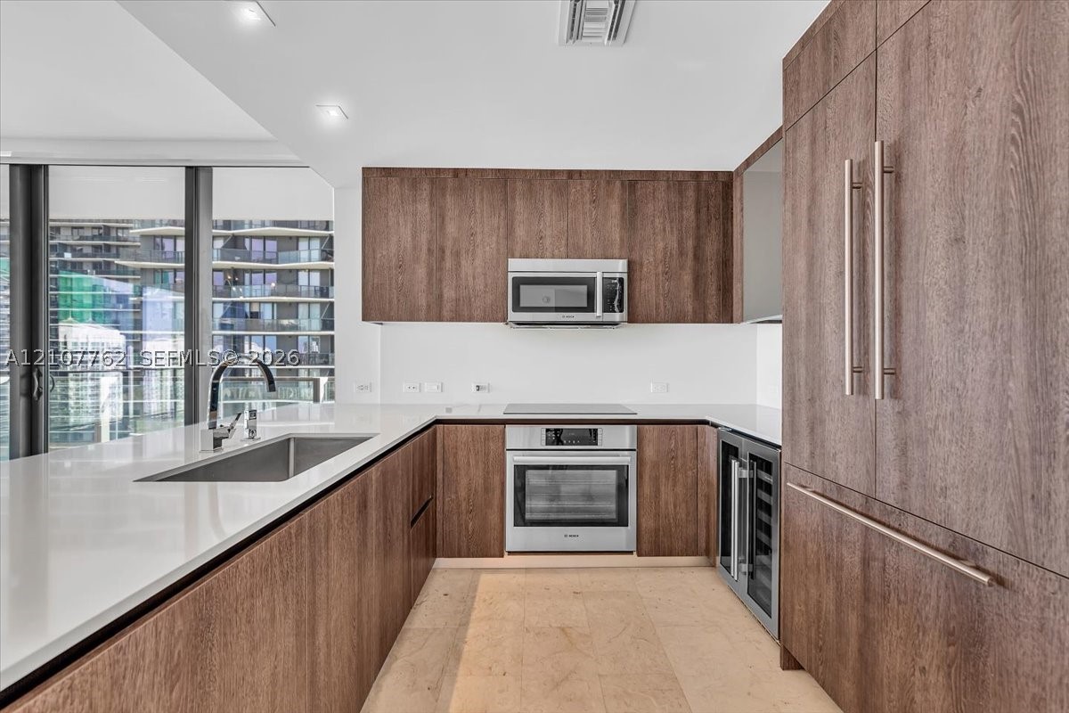 88 SW 7th St #3401 Miami, FL 33130