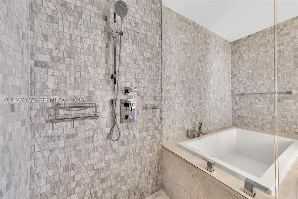 88 SW 7th St #3401 Miami, FL 33130