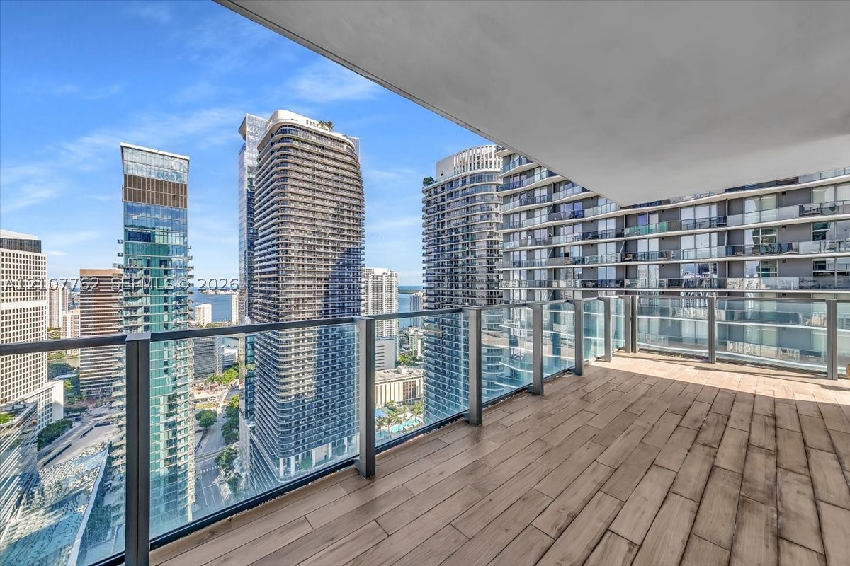 88 SW 7th St #3401 Miami, FL 33130
