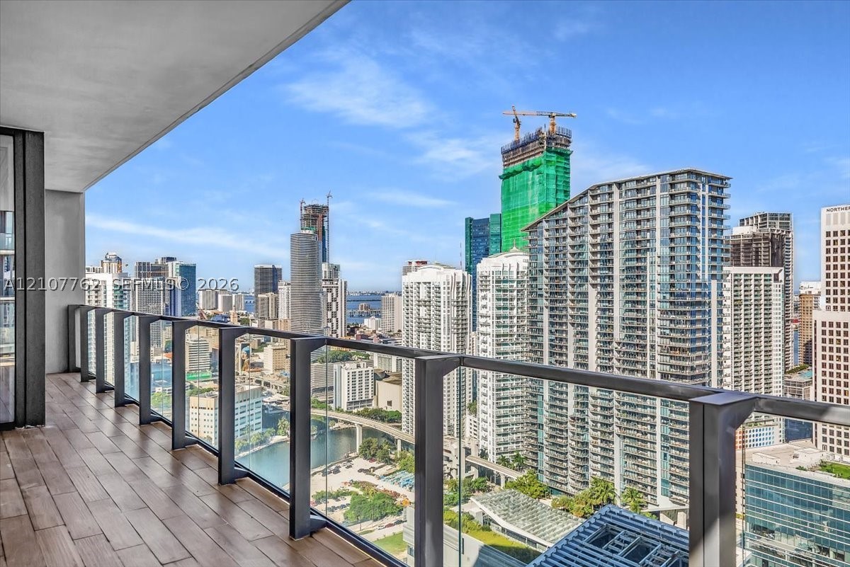 88 SW 7th St #3401 Miami, FL 33130