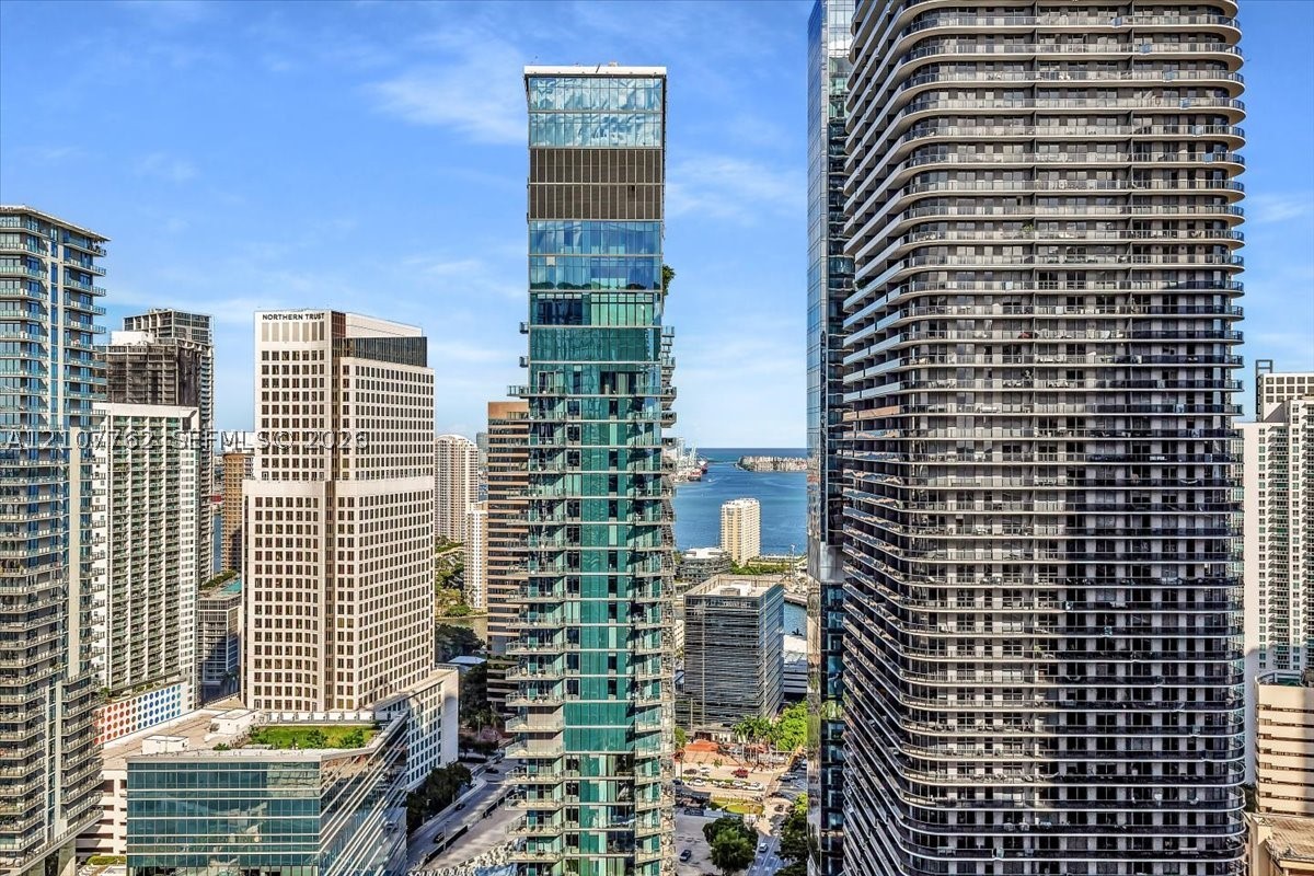 88 SW 7th St #3401 Miami, FL 33130