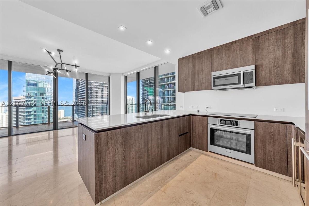 88 SW 7th St #3401 Miami, FL 33130