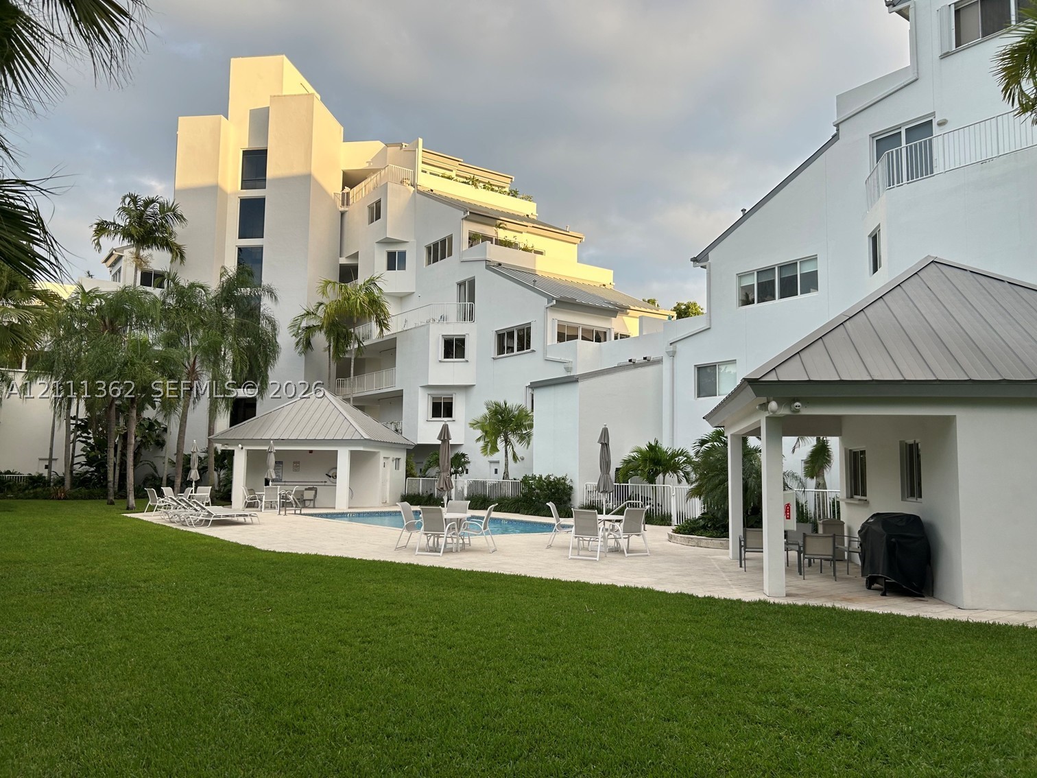 50 Ocean Ln Dr #404