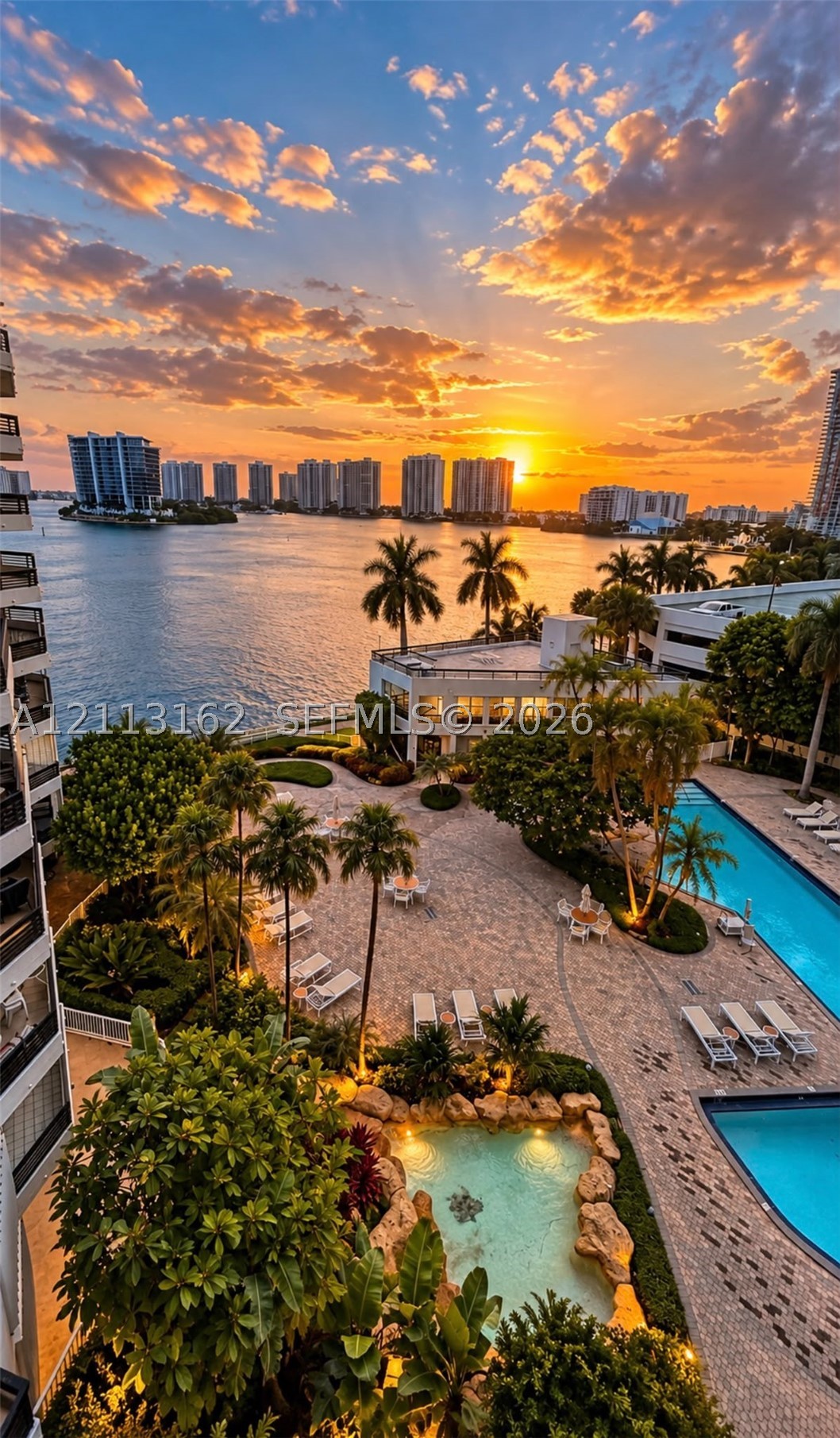 3600 Mystic Pointe Dr #703
