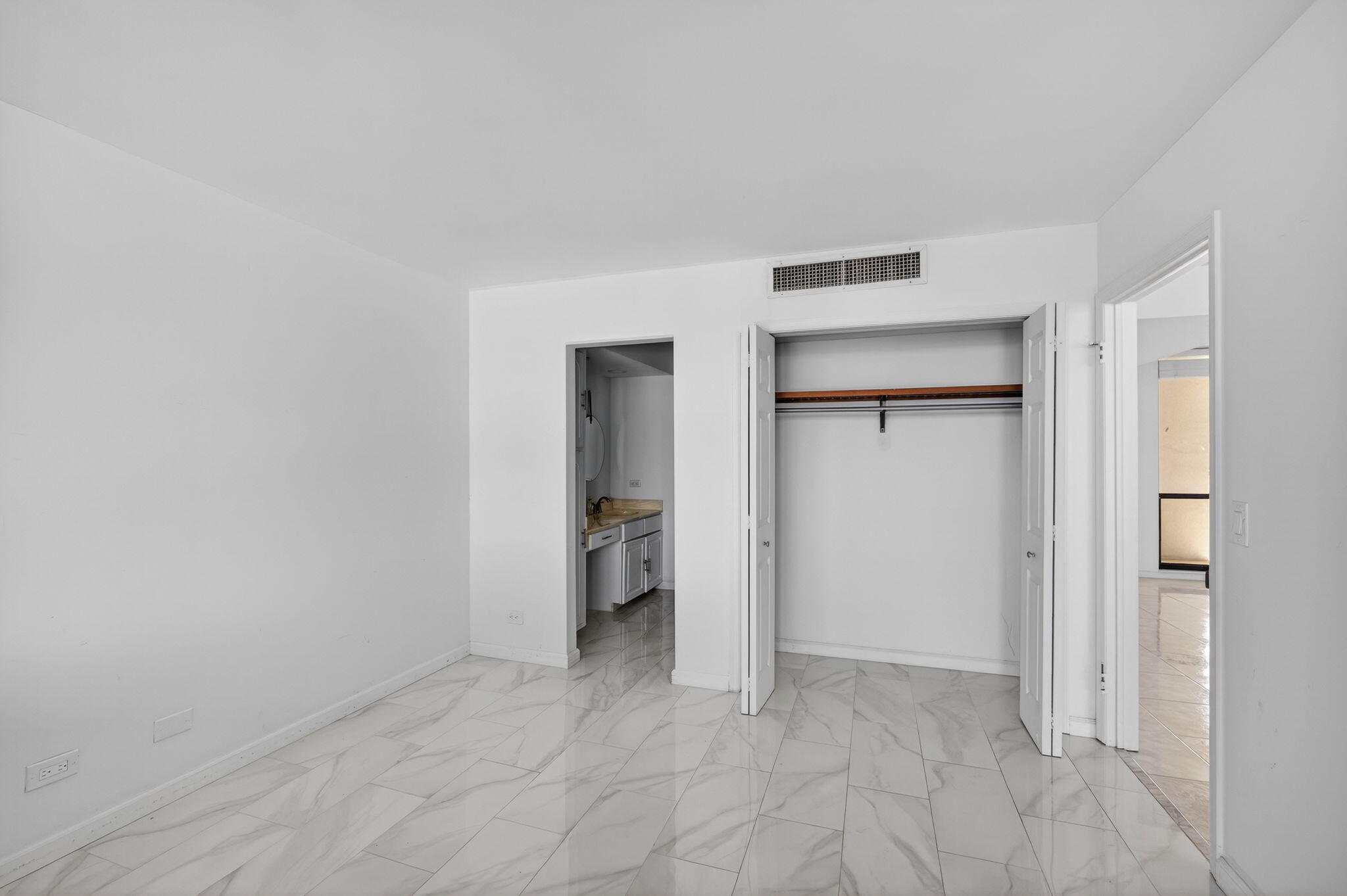 134 Lakeshore #T14 North Palm Beach, FL 33408