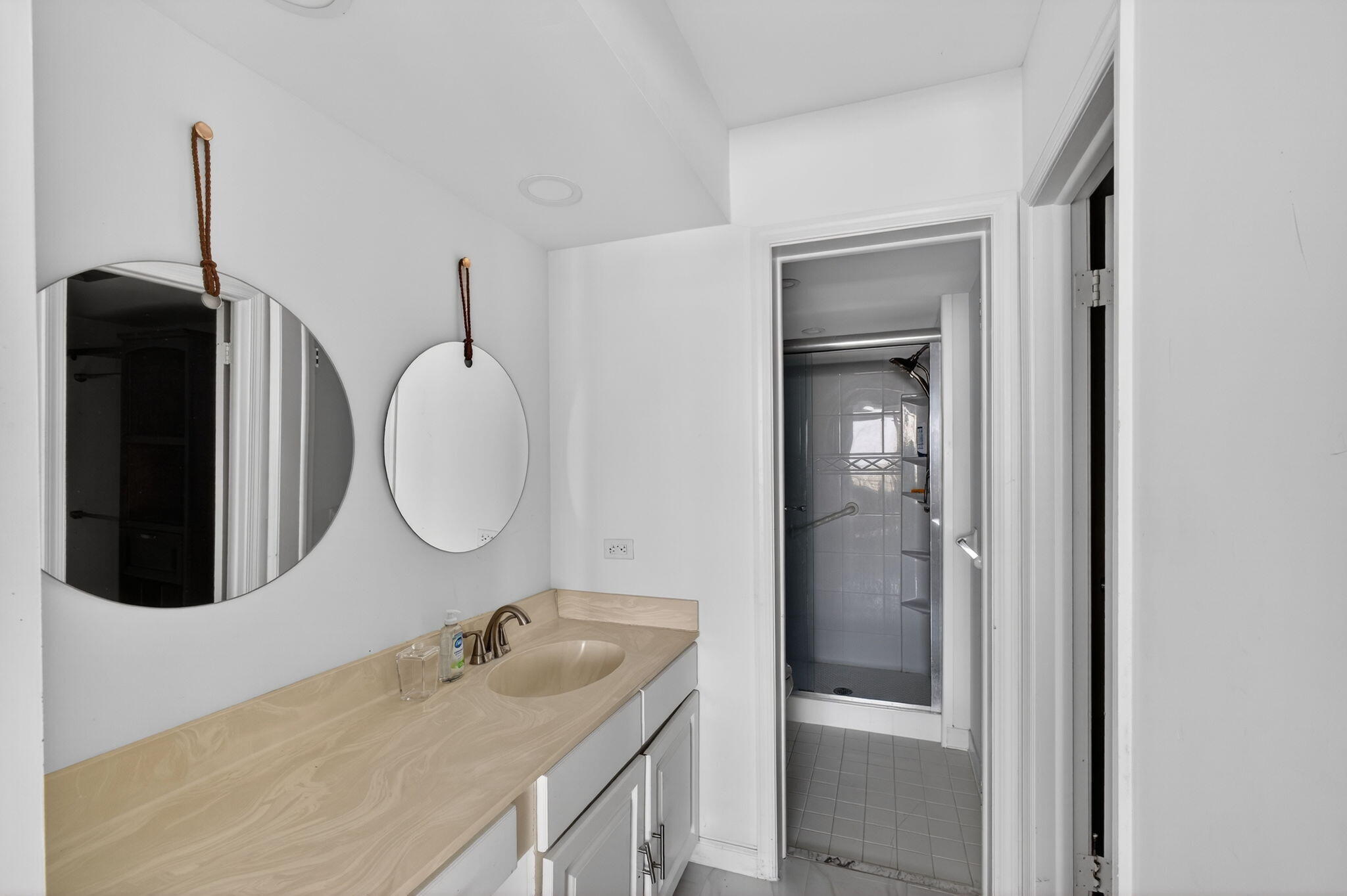 134 Lakeshore #T14 North Palm Beach, FL 33408