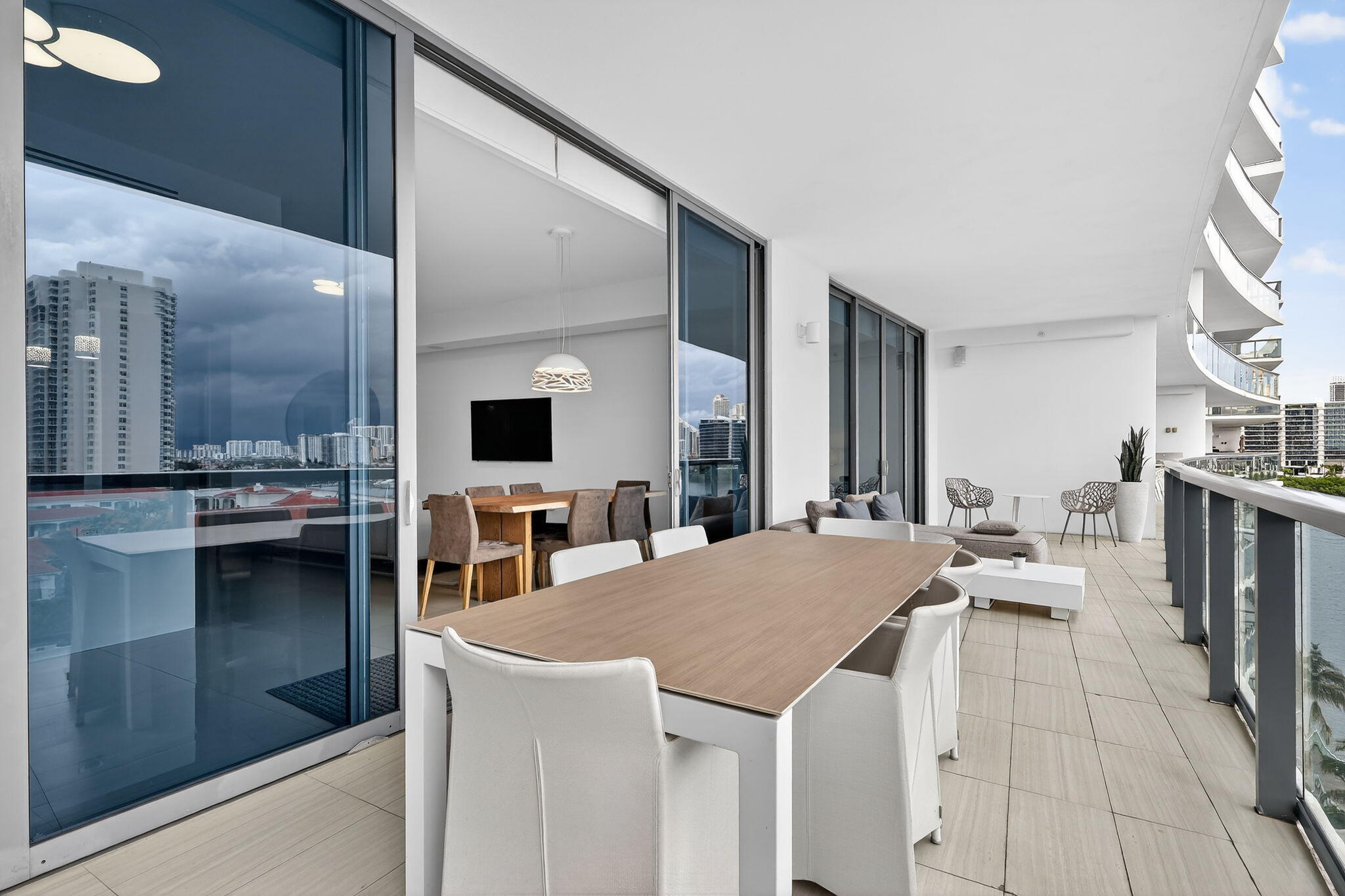 3250 NE 188th #706 Aventura, FL 33180