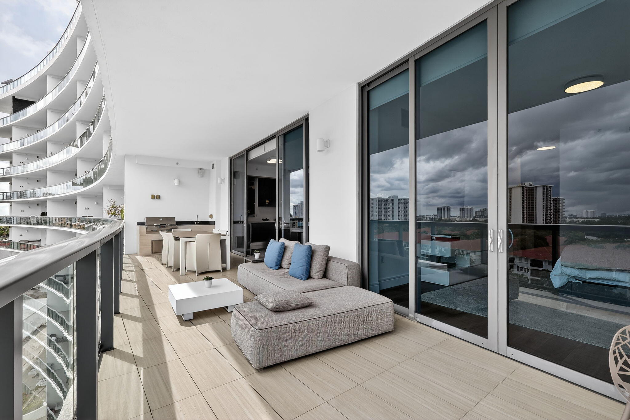 3250 NE 188th #706 Aventura, FL 33180