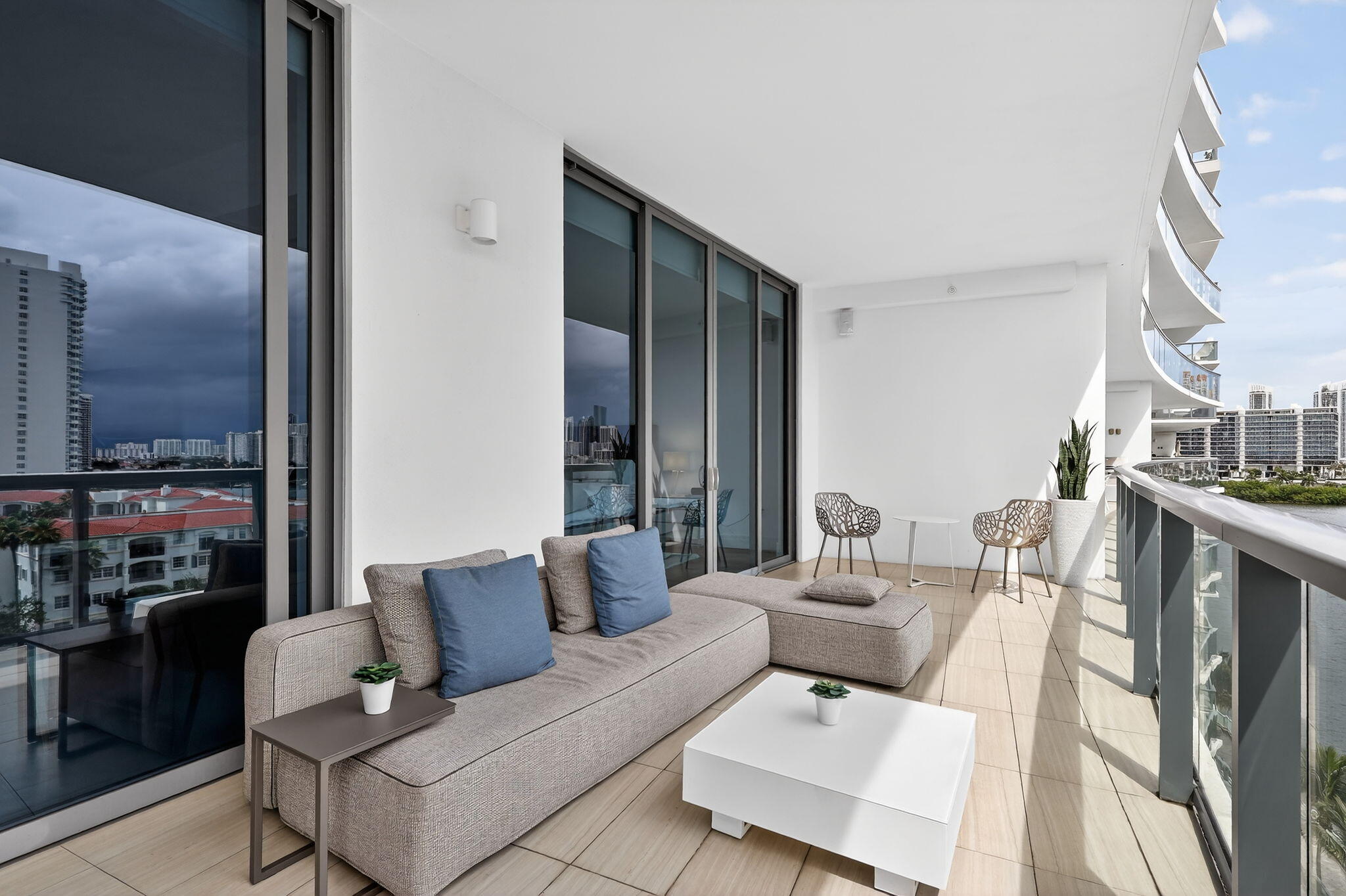 3250 NE 188th #706 Aventura, FL 33180