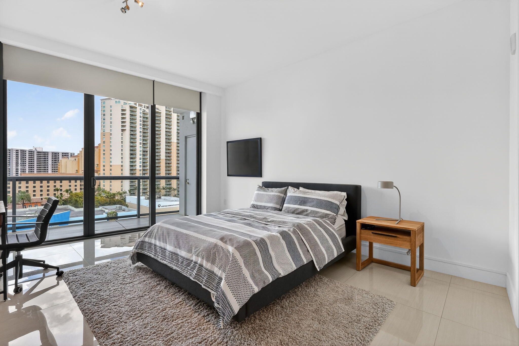 3250 NE 188th #706 Aventura, FL 33180