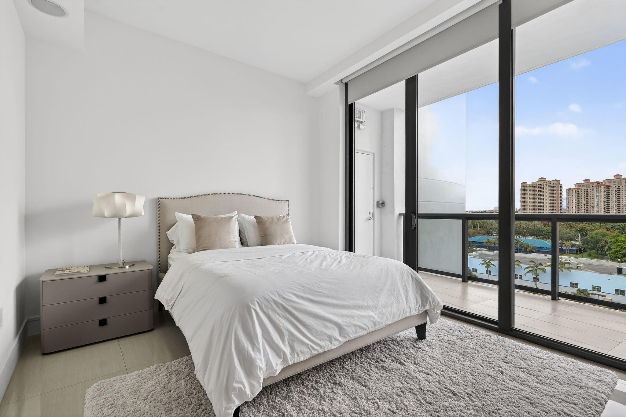 3250 NE 188th #706 Aventura, FL 33180