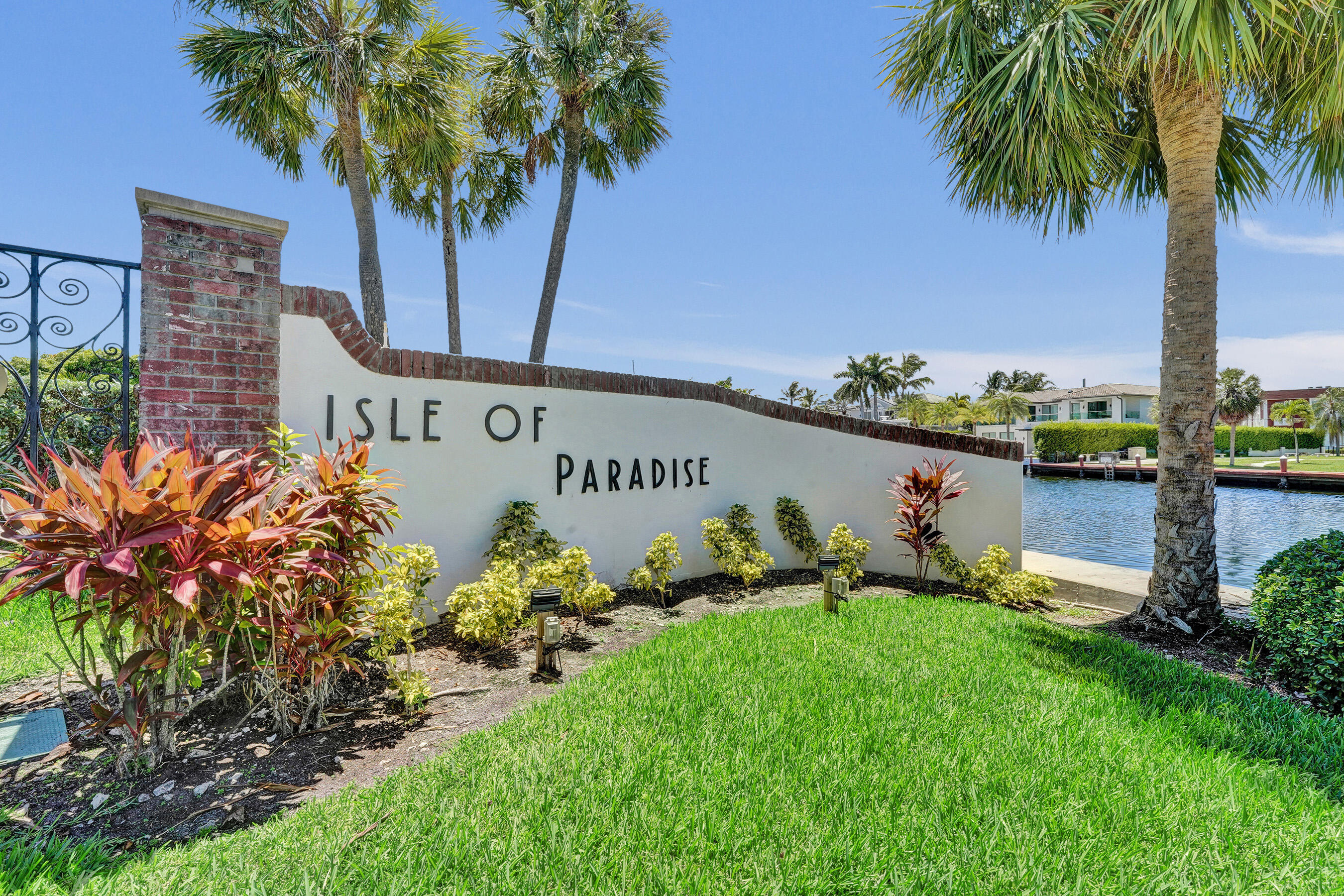 455 Paradise Isle #305