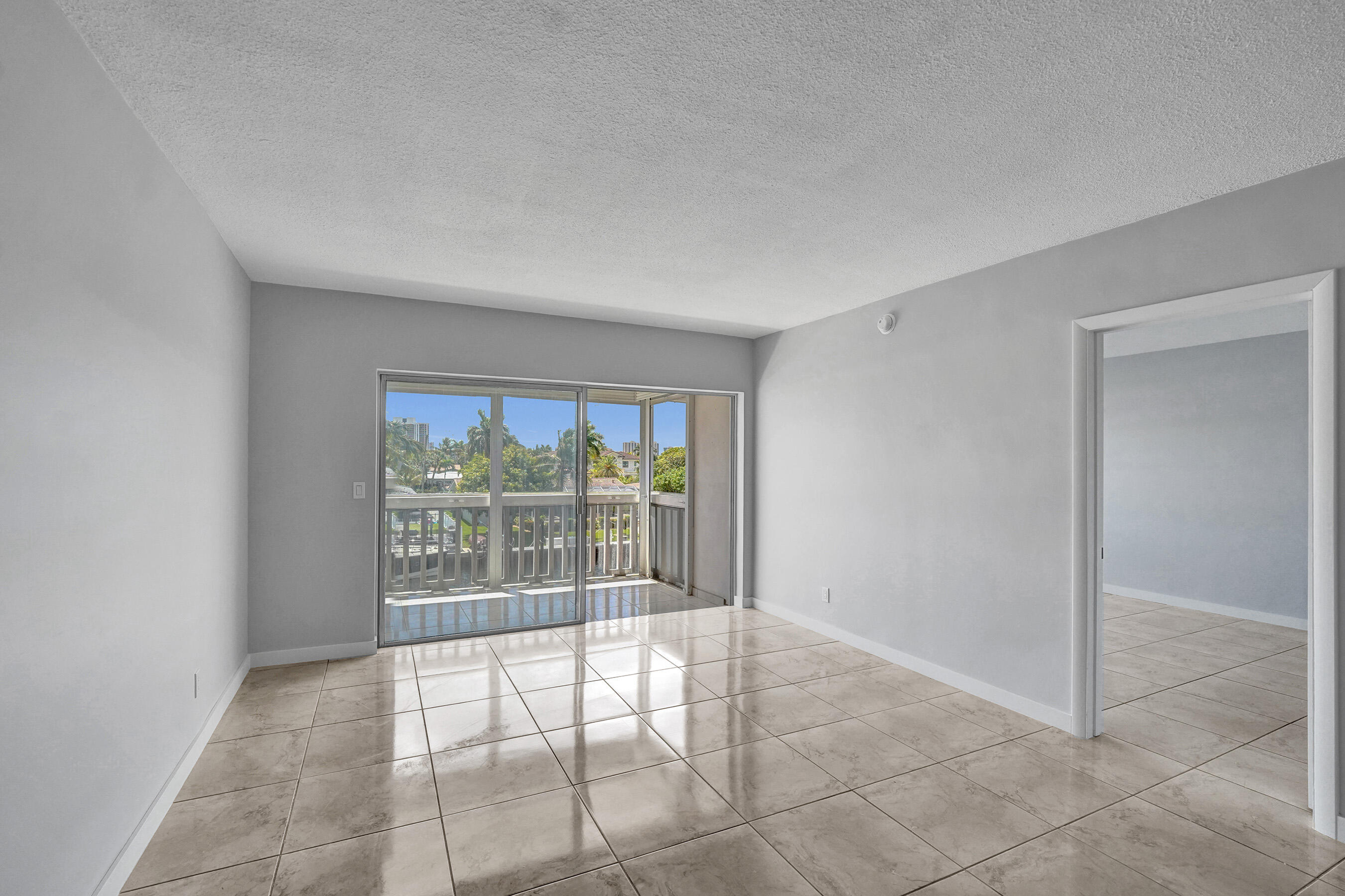 455 Paradise Isle #305 Hallandale Beach, FL 33009