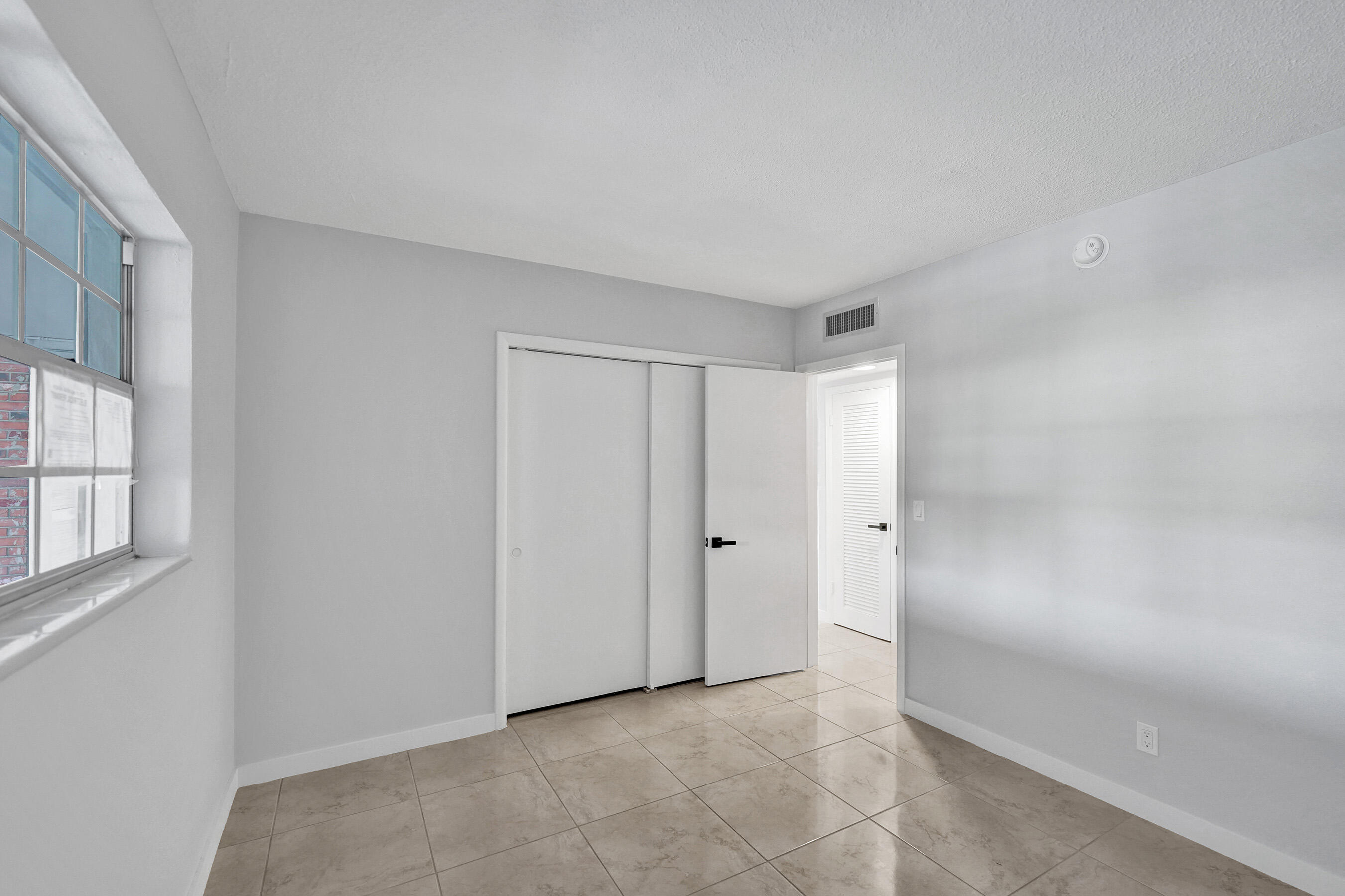 455 Paradise Isle #305 Hallandale Beach, FL 33009
